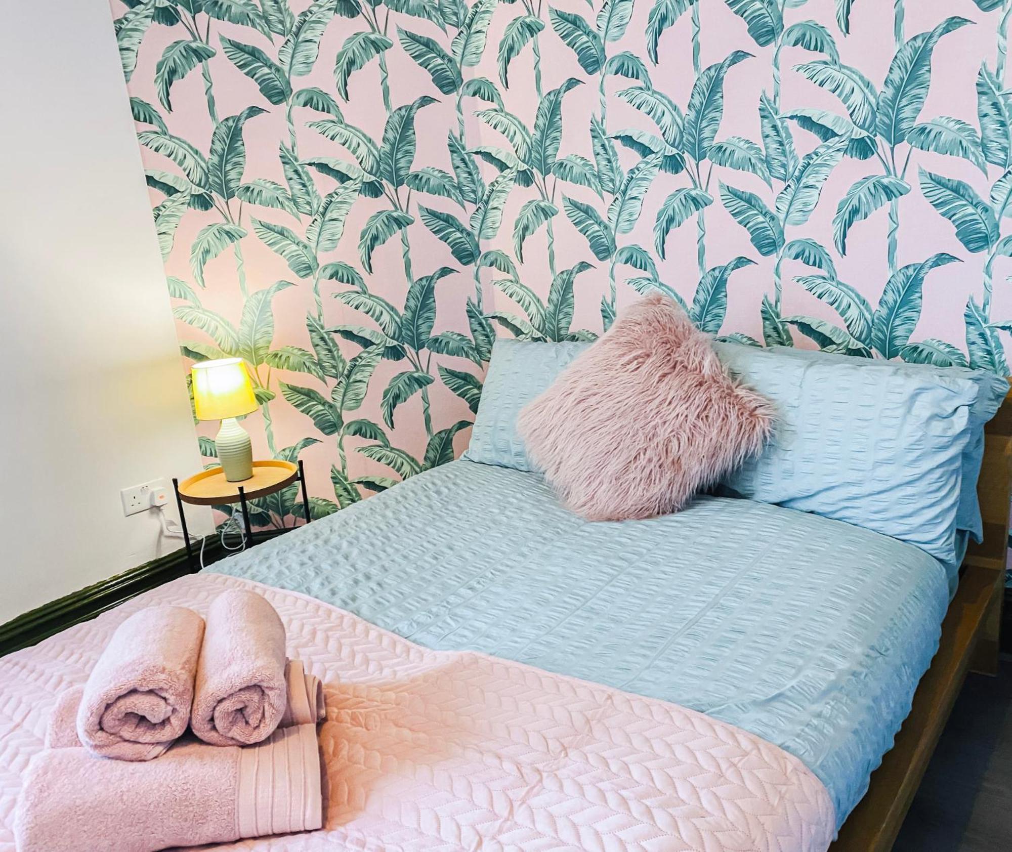 2 Bedroom Flat With Indoor Fireplace In Shepherds Bush, Near White Appartement Londres