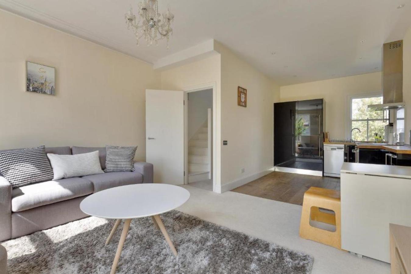 Apartamento Spacious 2 Bedroom Barons Court, Good Links