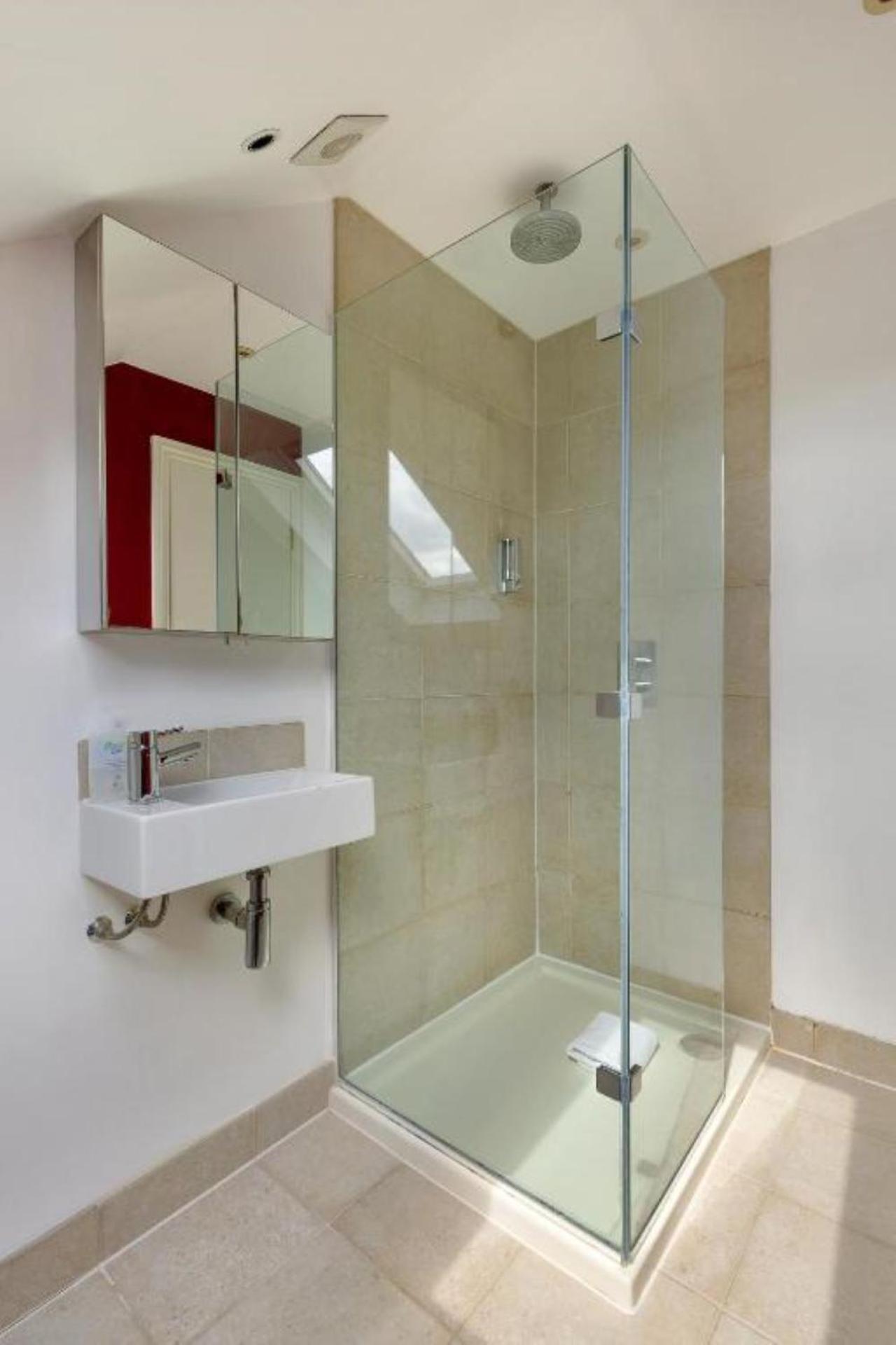 Apartamento Spacious 2 Bedroom Barons Court, Good Links *