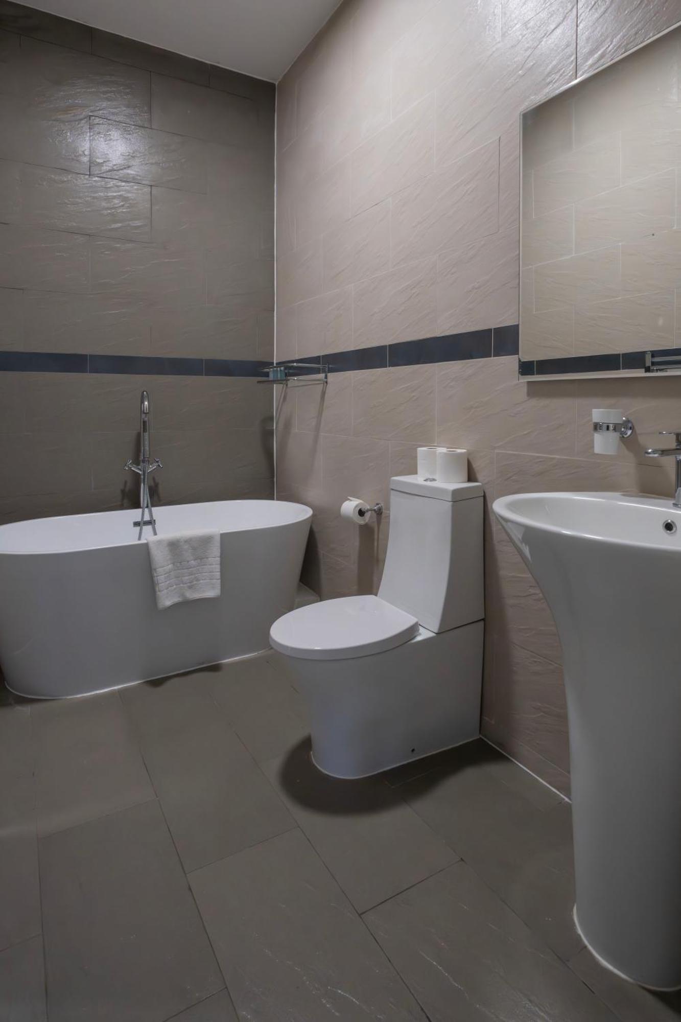 Finchley Road & By Primecityhosts * Londres