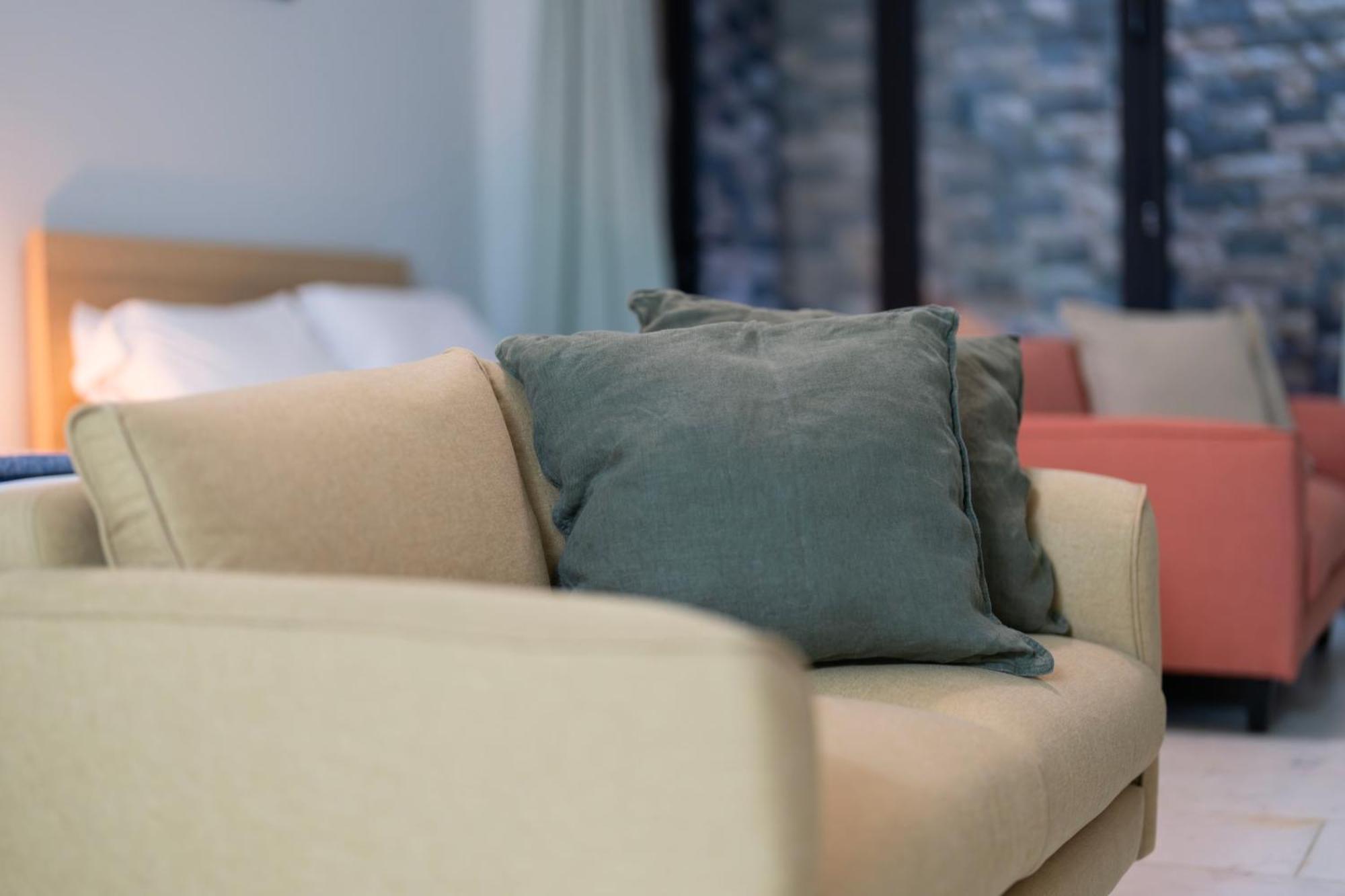 Finchley Road & By Primecityhosts