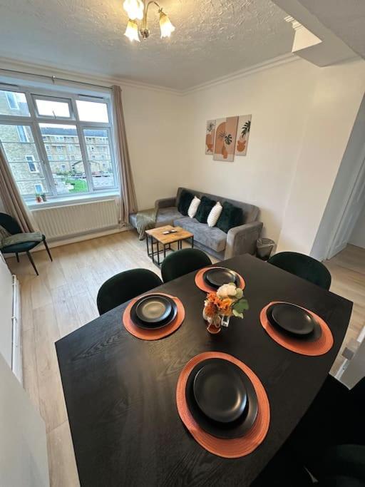Chic 3 Bedroom Flat Ontower Bridge Apartment London