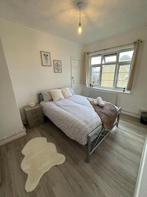 Chic 3 Bedroom Flat Ontower Bridge Apartment *