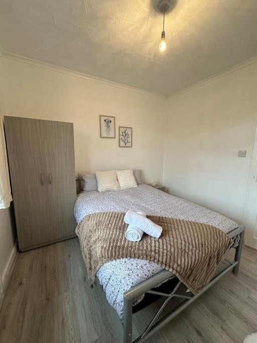 Chic 3 Bedroom Flat Ontower Bridge Apartment London