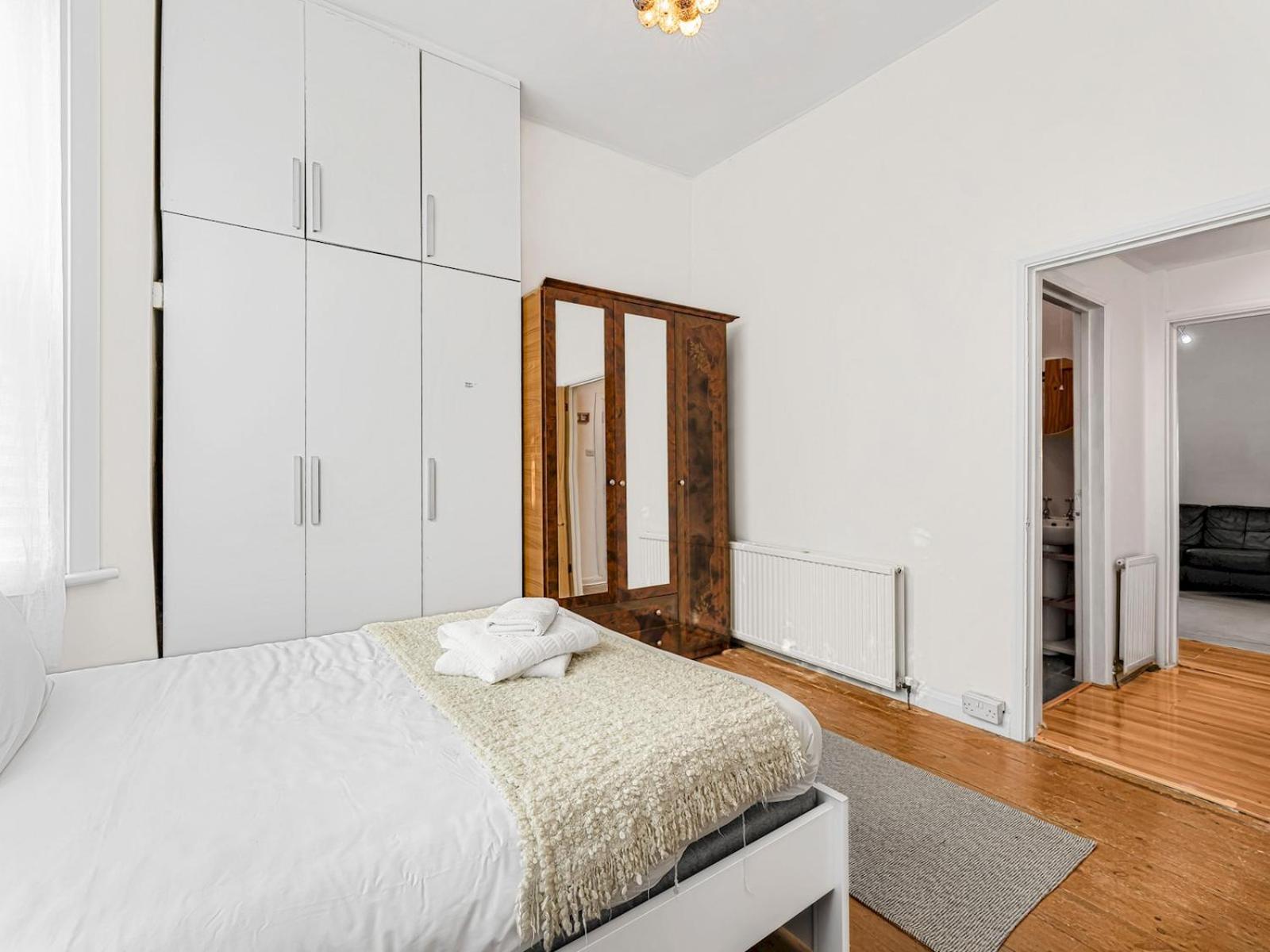 Bright & Cozy East 1-bed Flat With Garden Londen