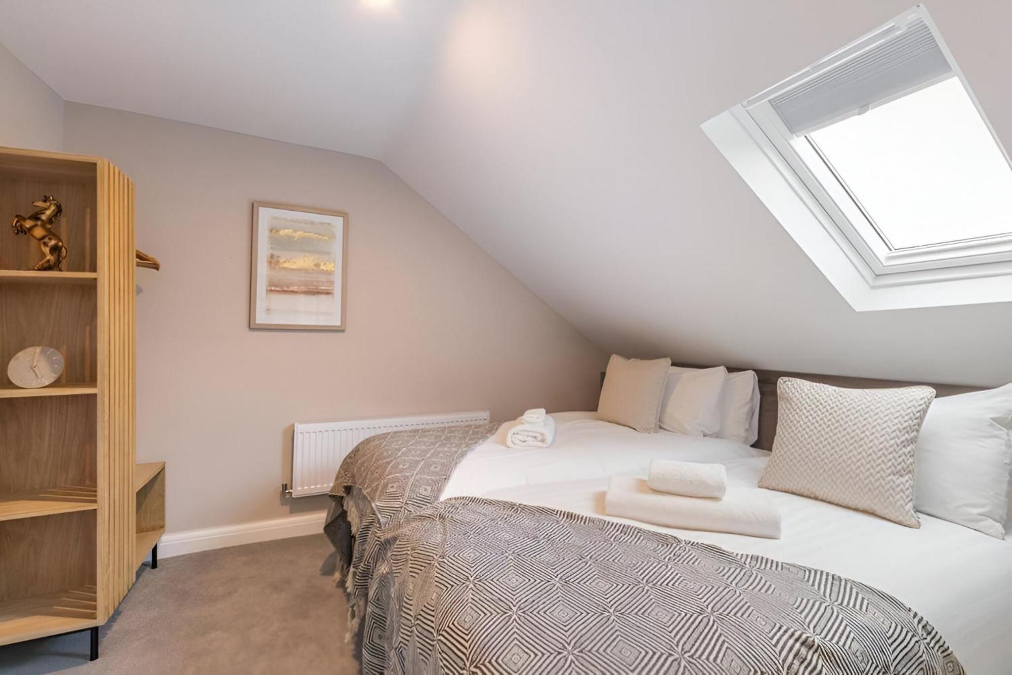 Earthy Elegance Stylish 4br For Urban Escapes *