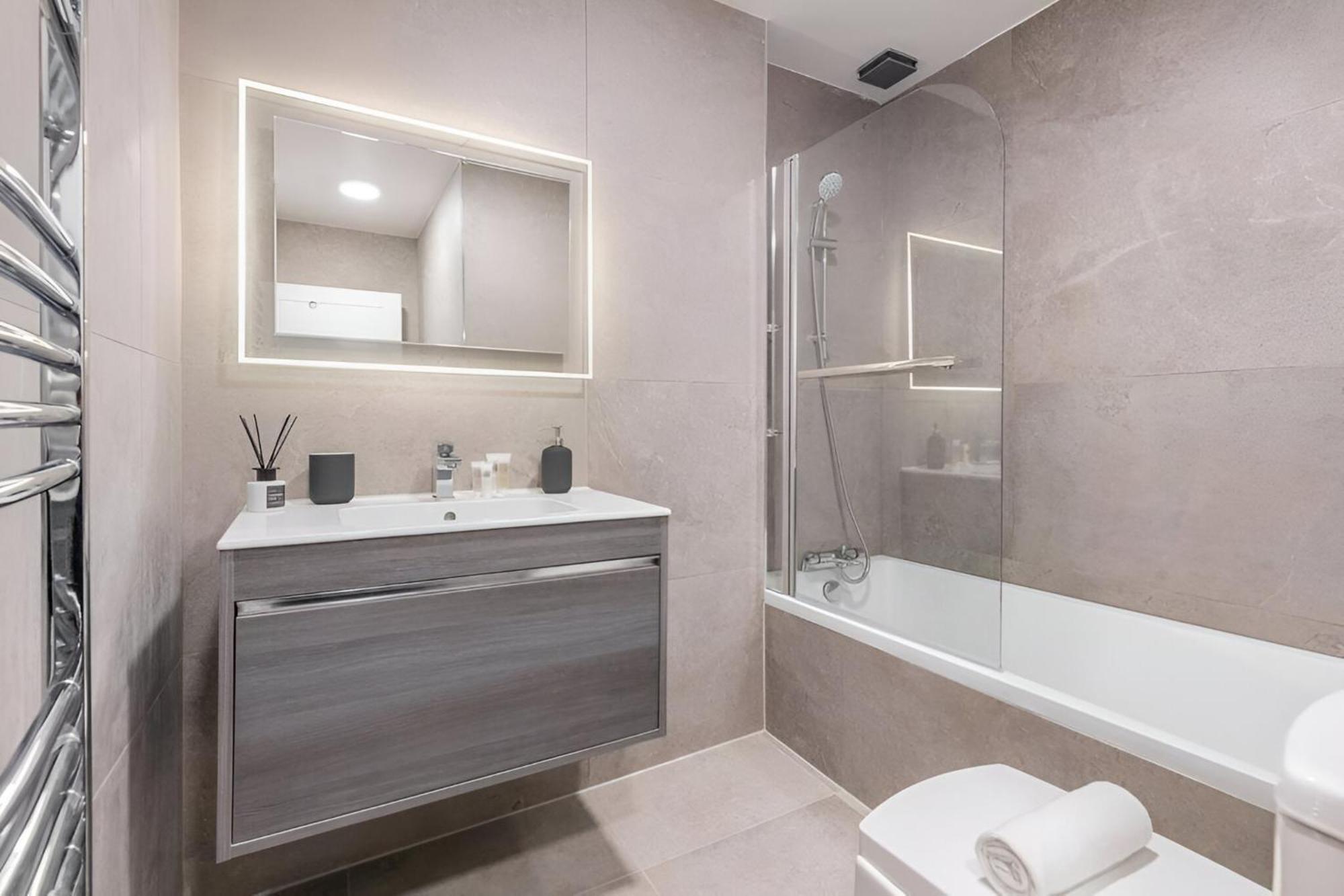 Earthy Elegance Stylish 4br For Urban Escapes Apartment