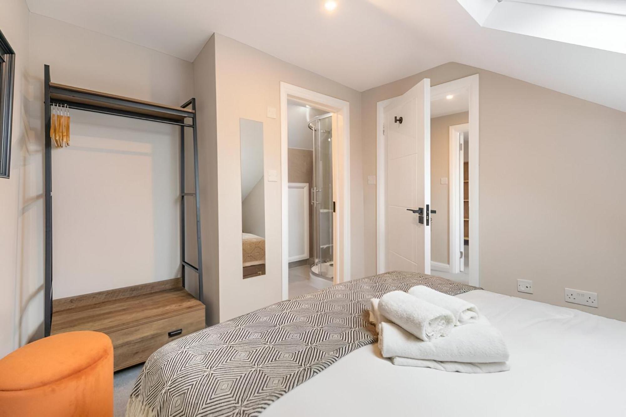 Earthy Elegance Stylish 4br For Urban Escapes *