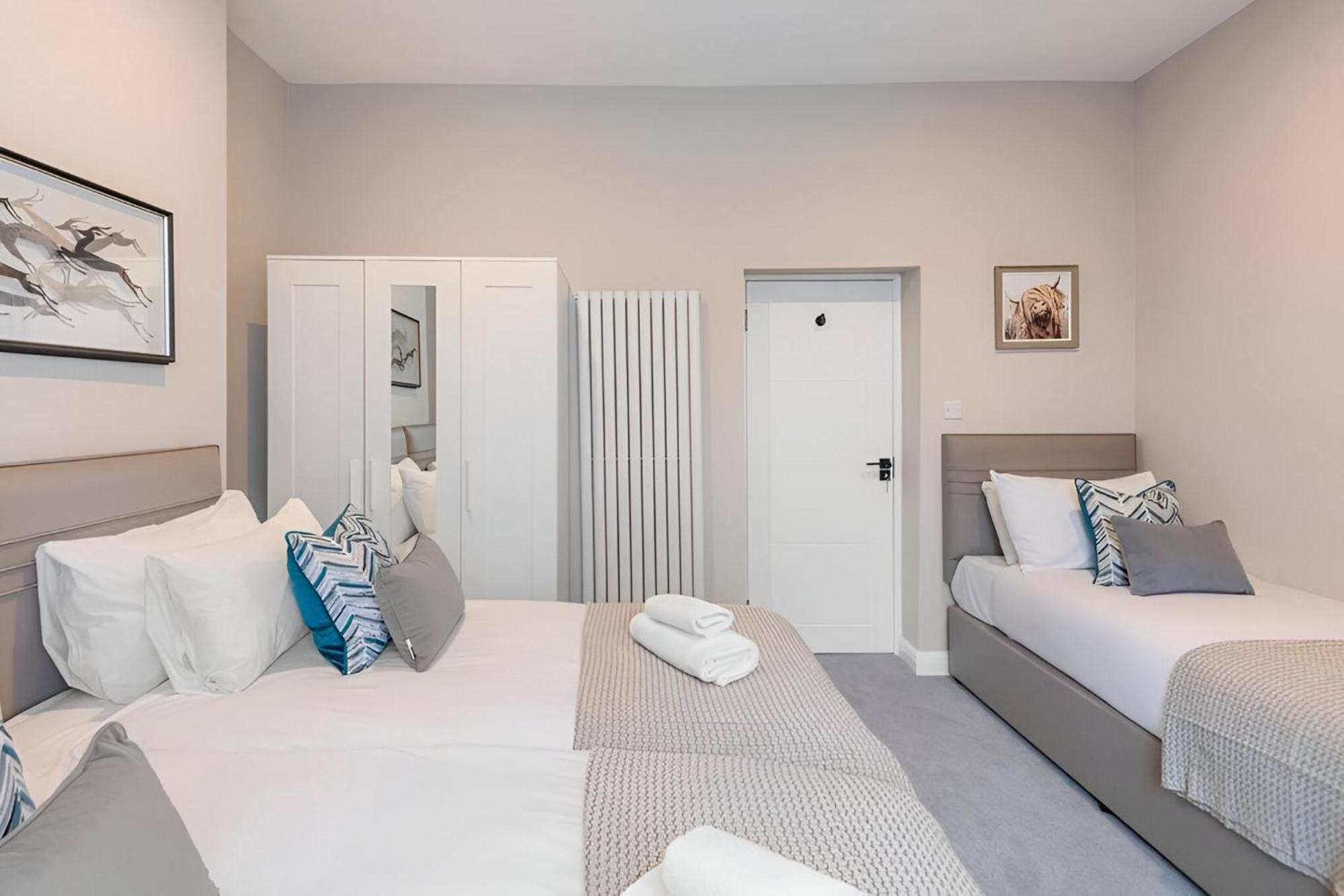 Apartment Earthy Elegance Stylish 4br For Urban Escapes