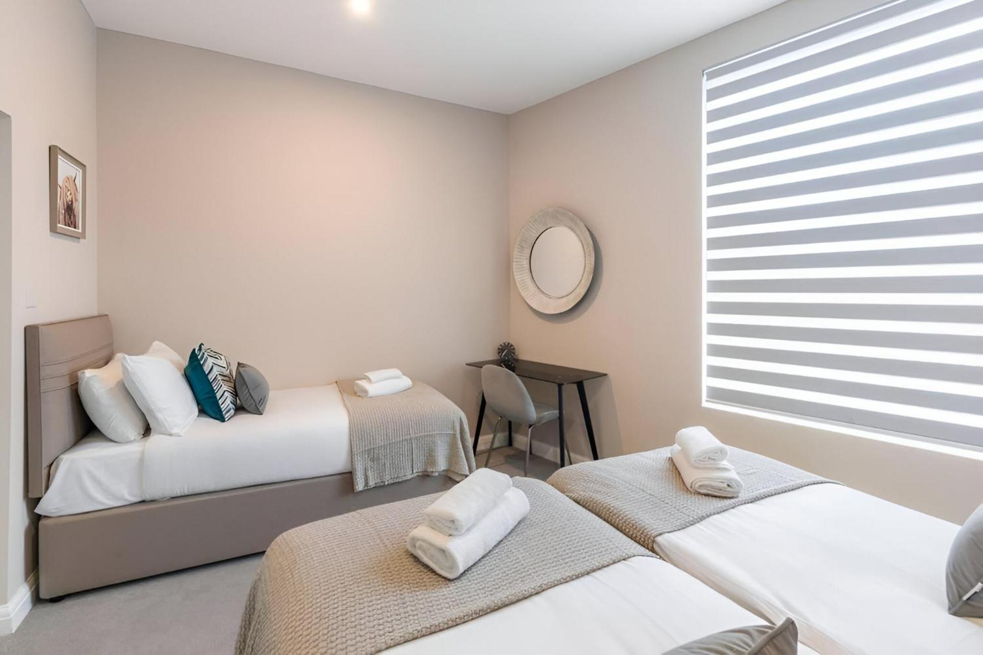 Earthy Elegance Stylish 4br For Urban Escapes Apartment London