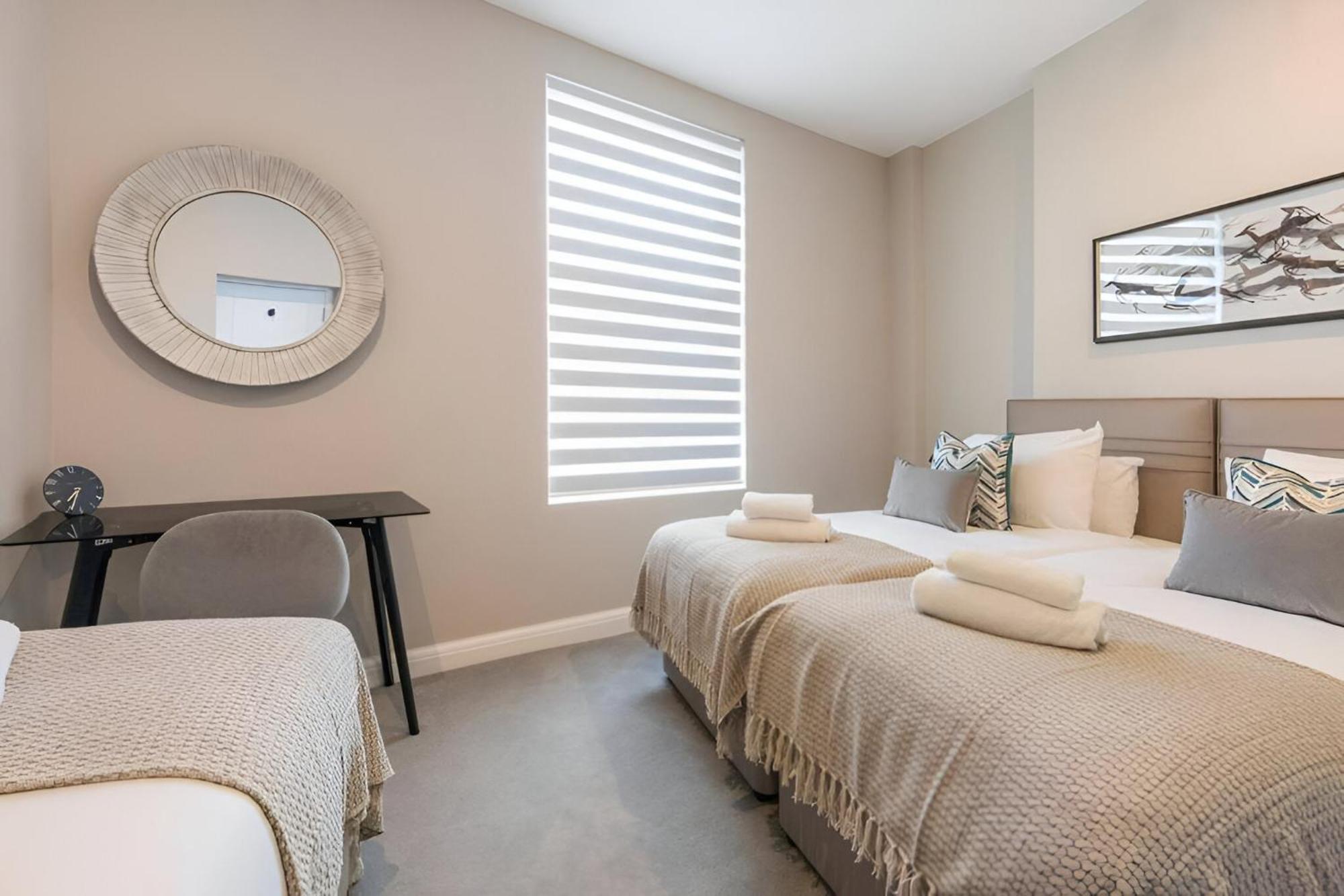 Apartment Earthy Elegance Stylish 4br For Urban Escapes London