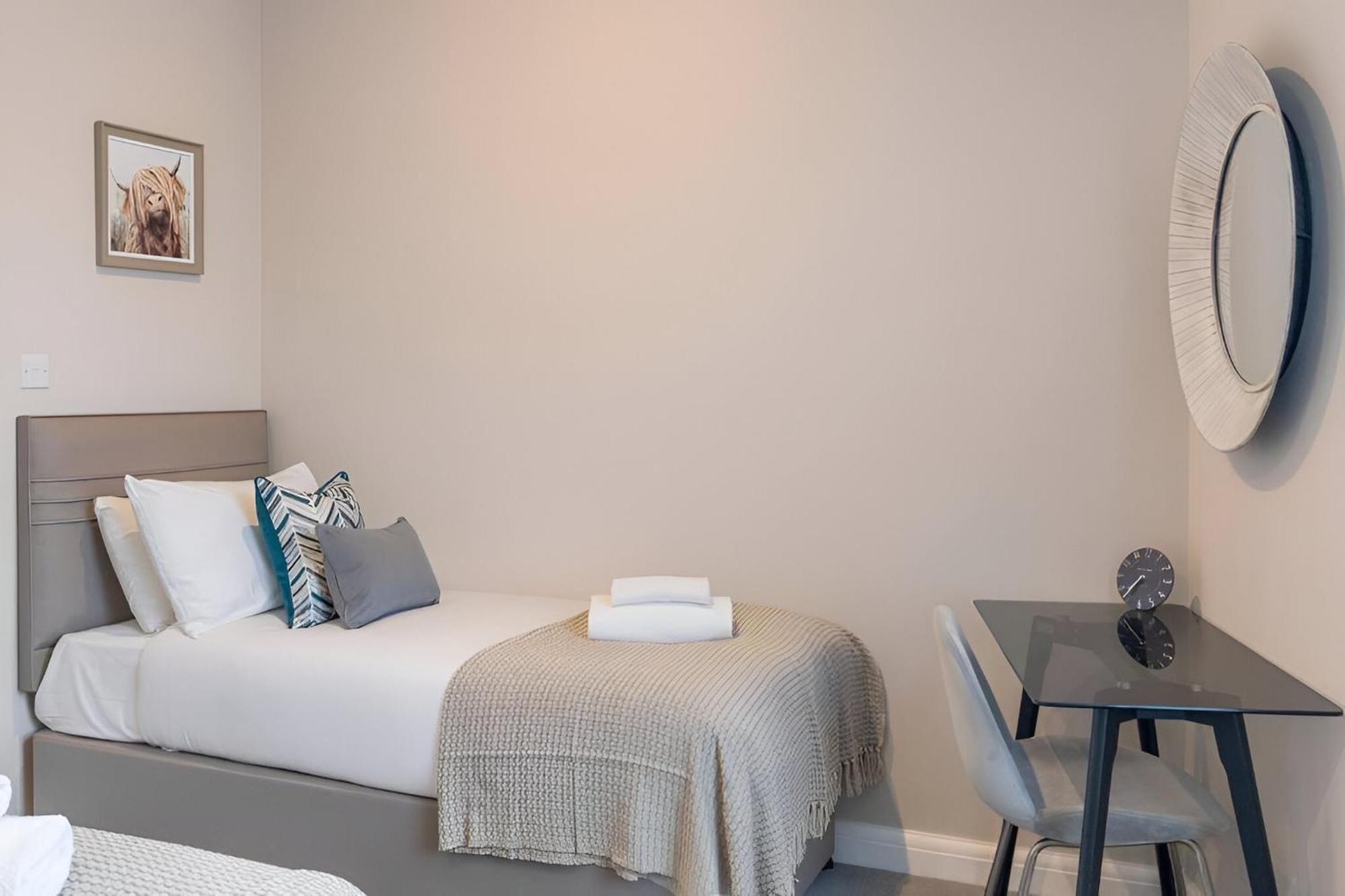 Earthy Elegance Stylish 4br For Urban Escapes Apartment London