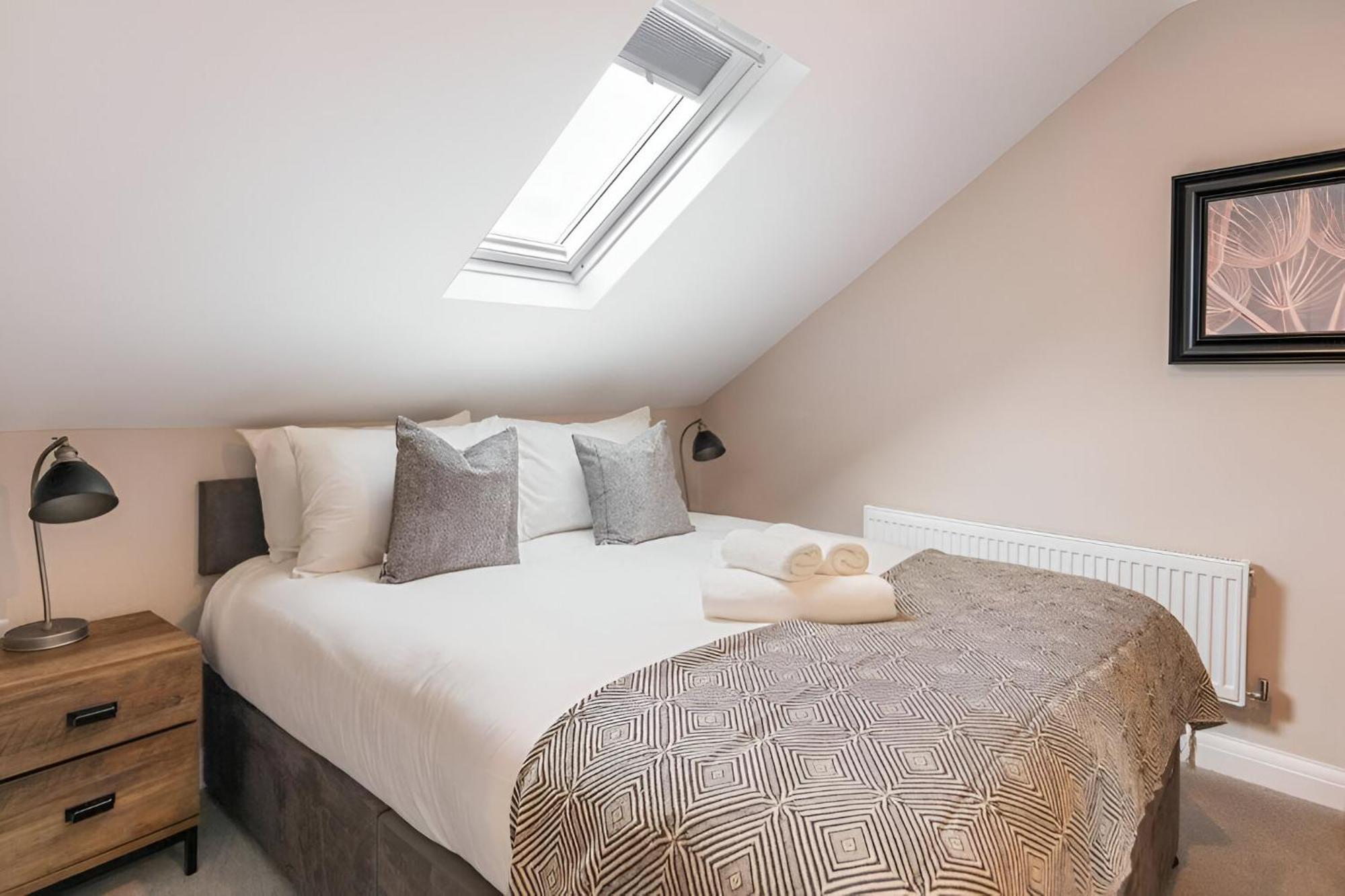 Apartment Earthy Elegance Stylish 4br For Urban Escapes London