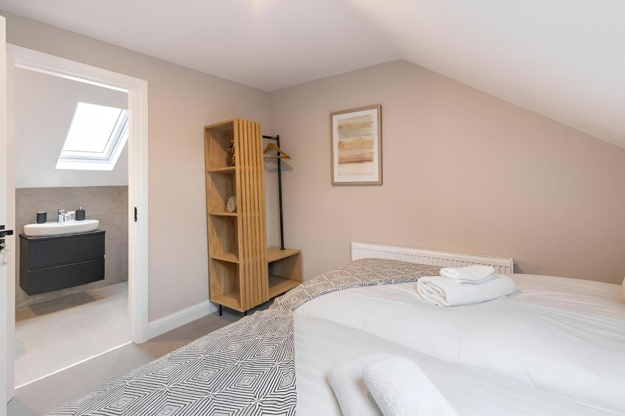 Apartment Earthy Elegance Stylish 4br For Urban Escapes *