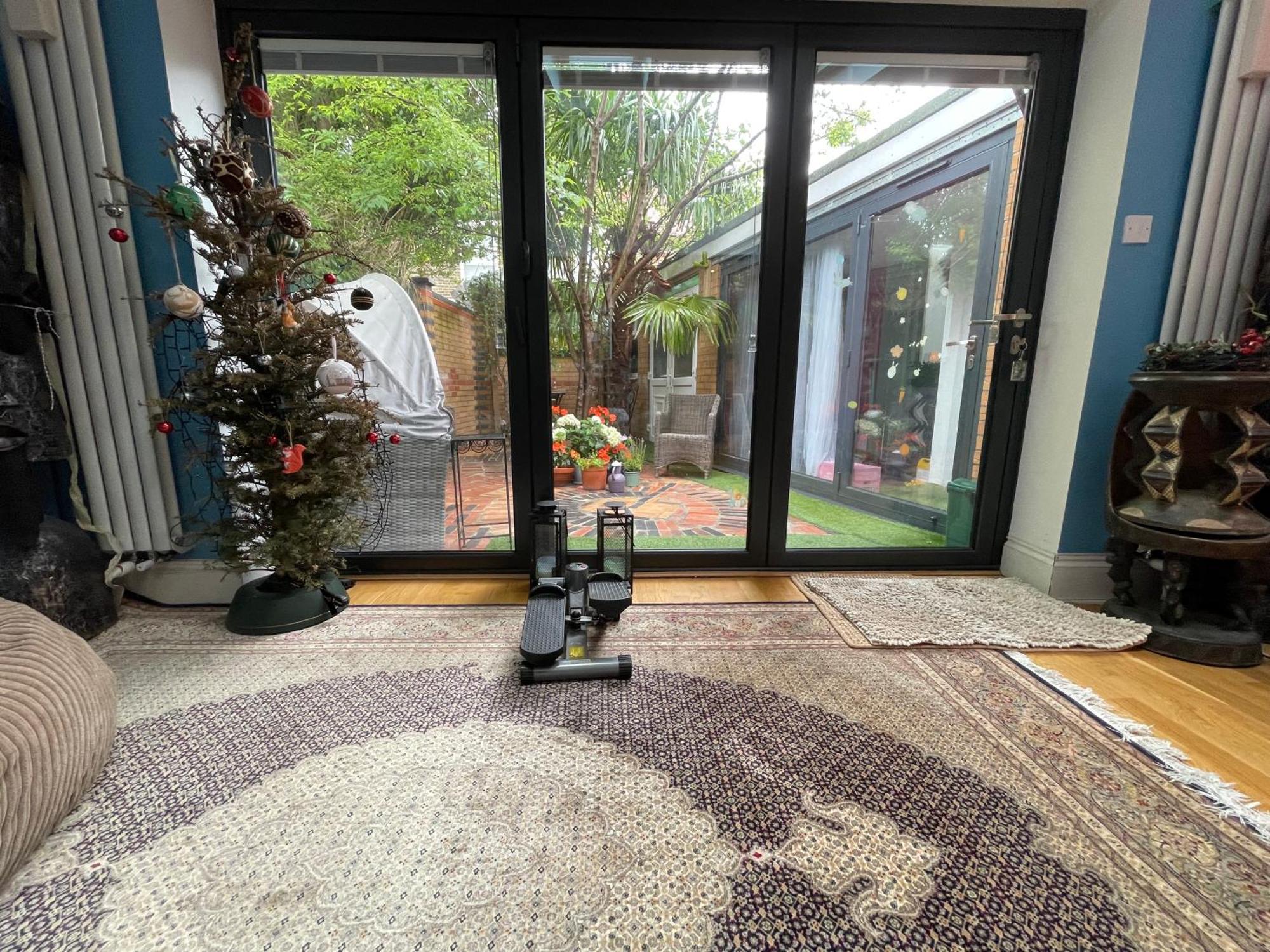 Luxe Quartet: Spacious 4-bed Retreat Near Elizabeth Line * Londres