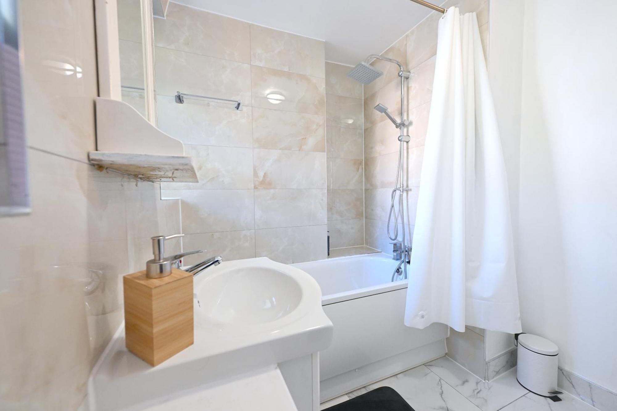 Apartment 2 Bedroom Flat In - Old St - Zone 1 *