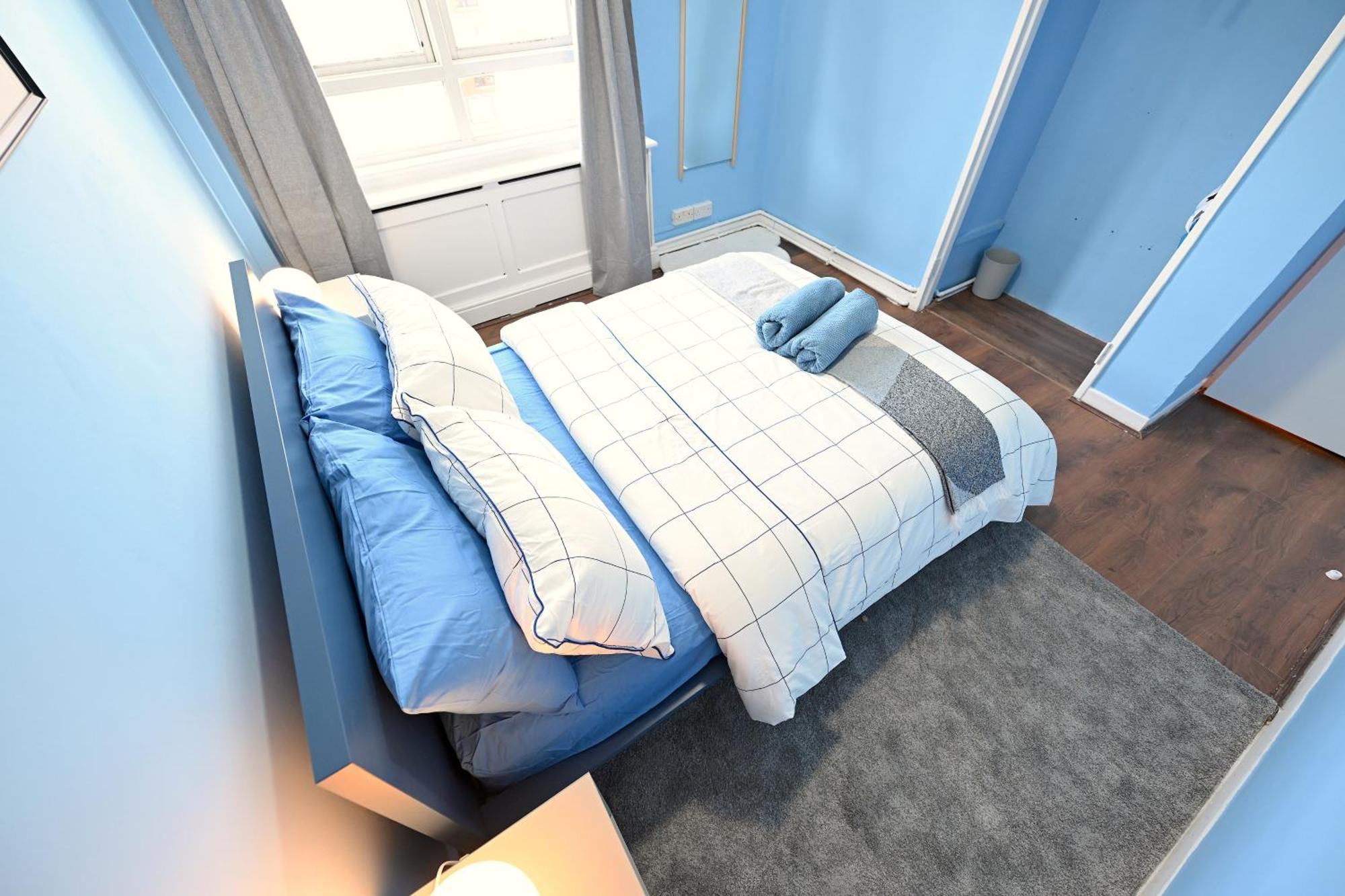 3 Bed Flat In King's Cross Station - Zone 1 *
