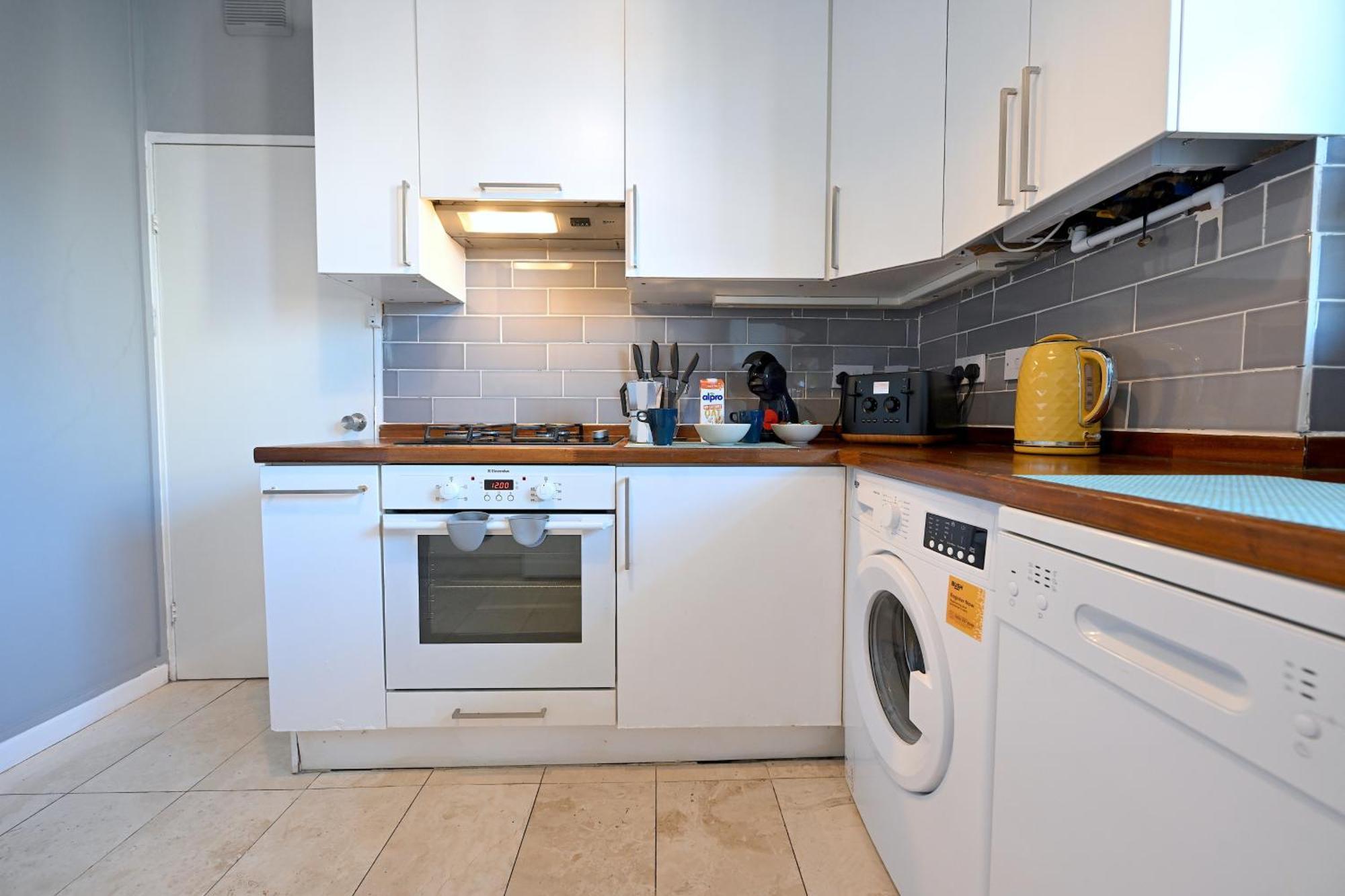 3 Bed Flat In King's Cross Station - Zone 1 Apartment *