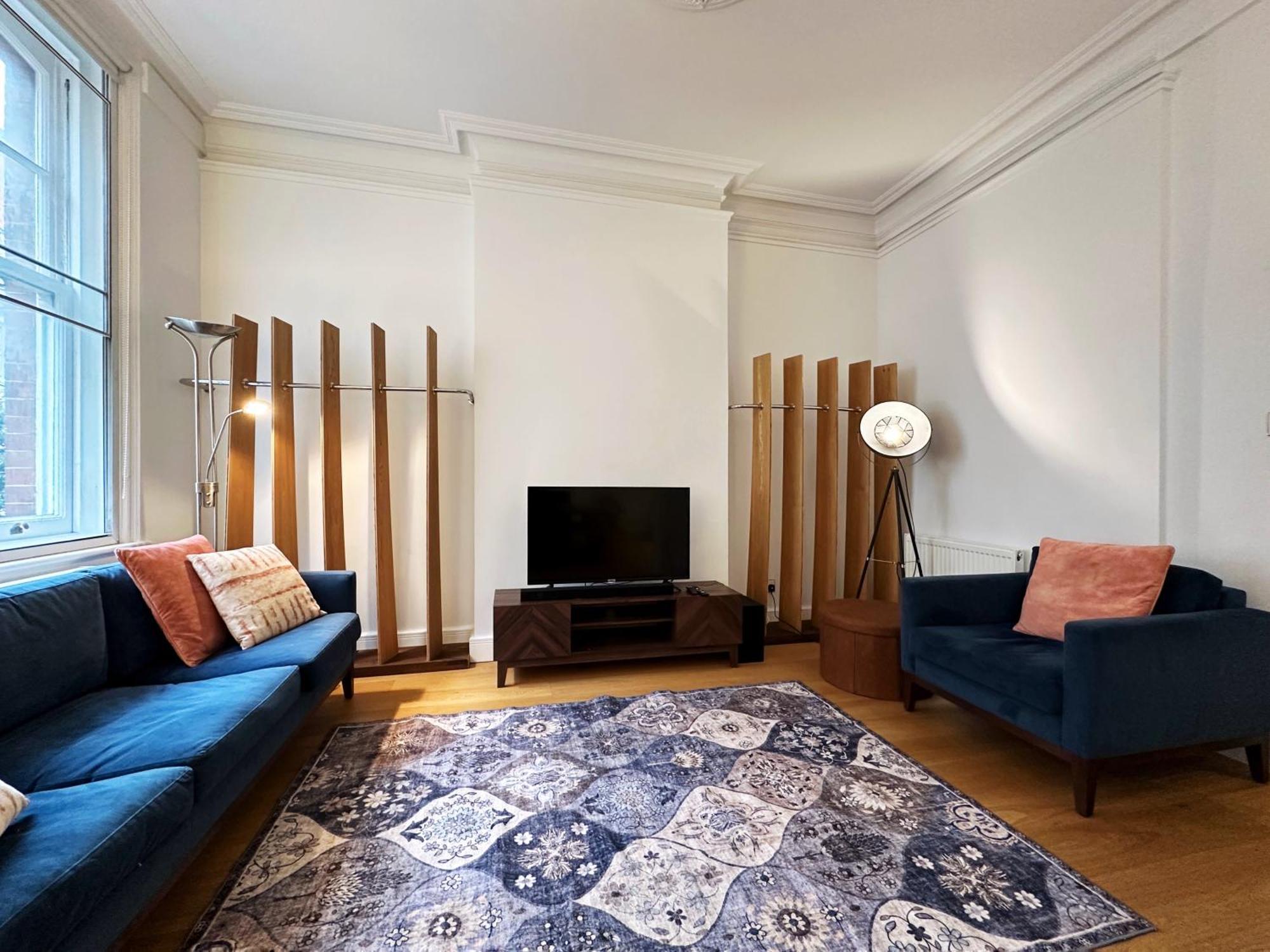 Theo's 2 Bedroom In *