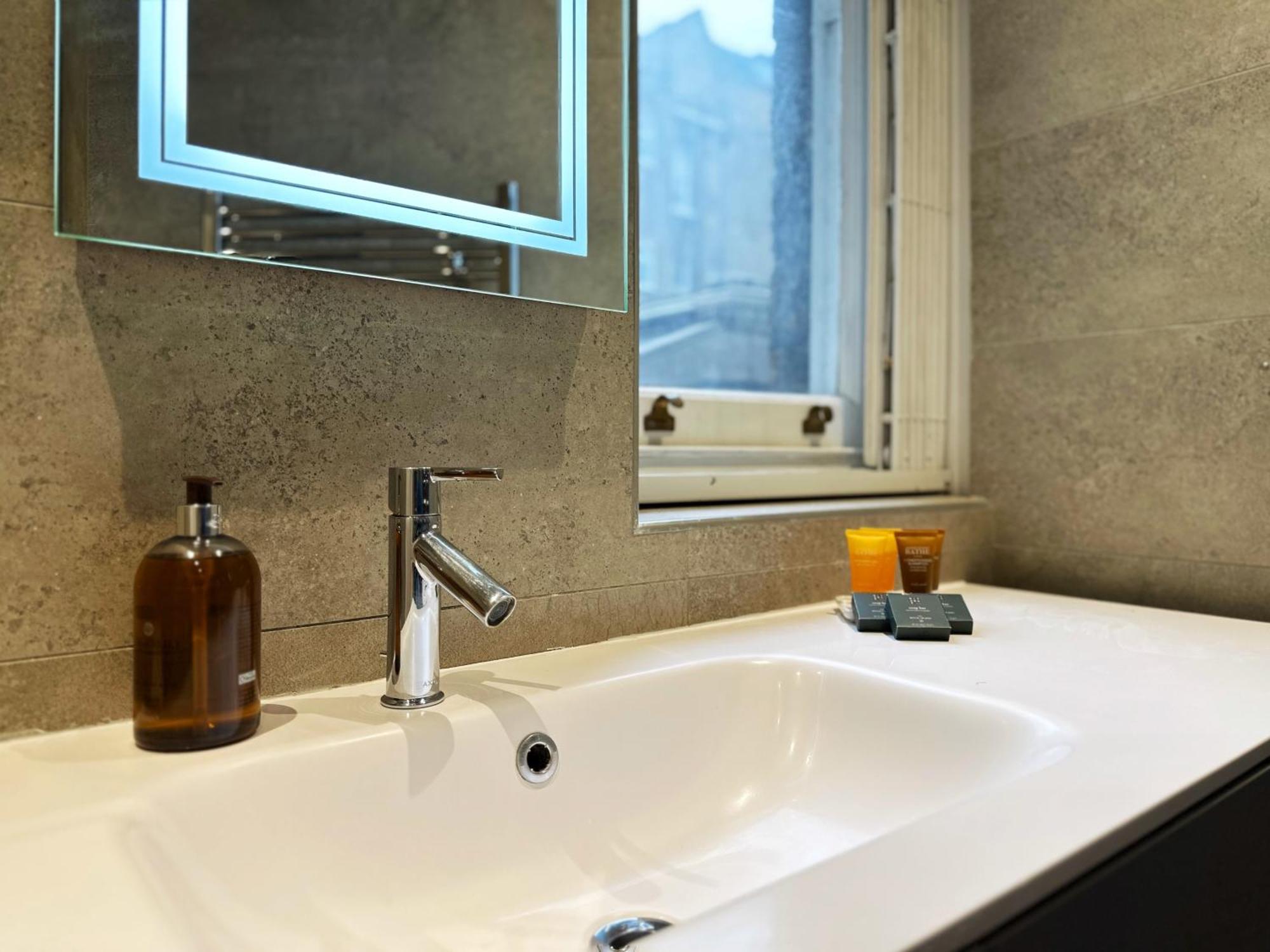 Theo's 2 Bedroom In Londres