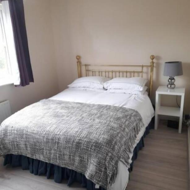 Lovely 2-bedrooom Home, Away From * Londres