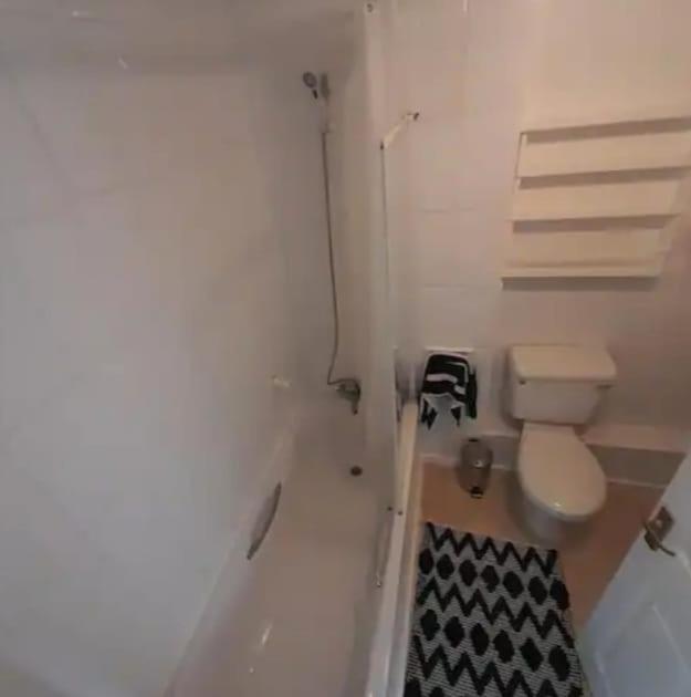 Lovely 2-bedrooom Home, Away From Hébergement de vacances