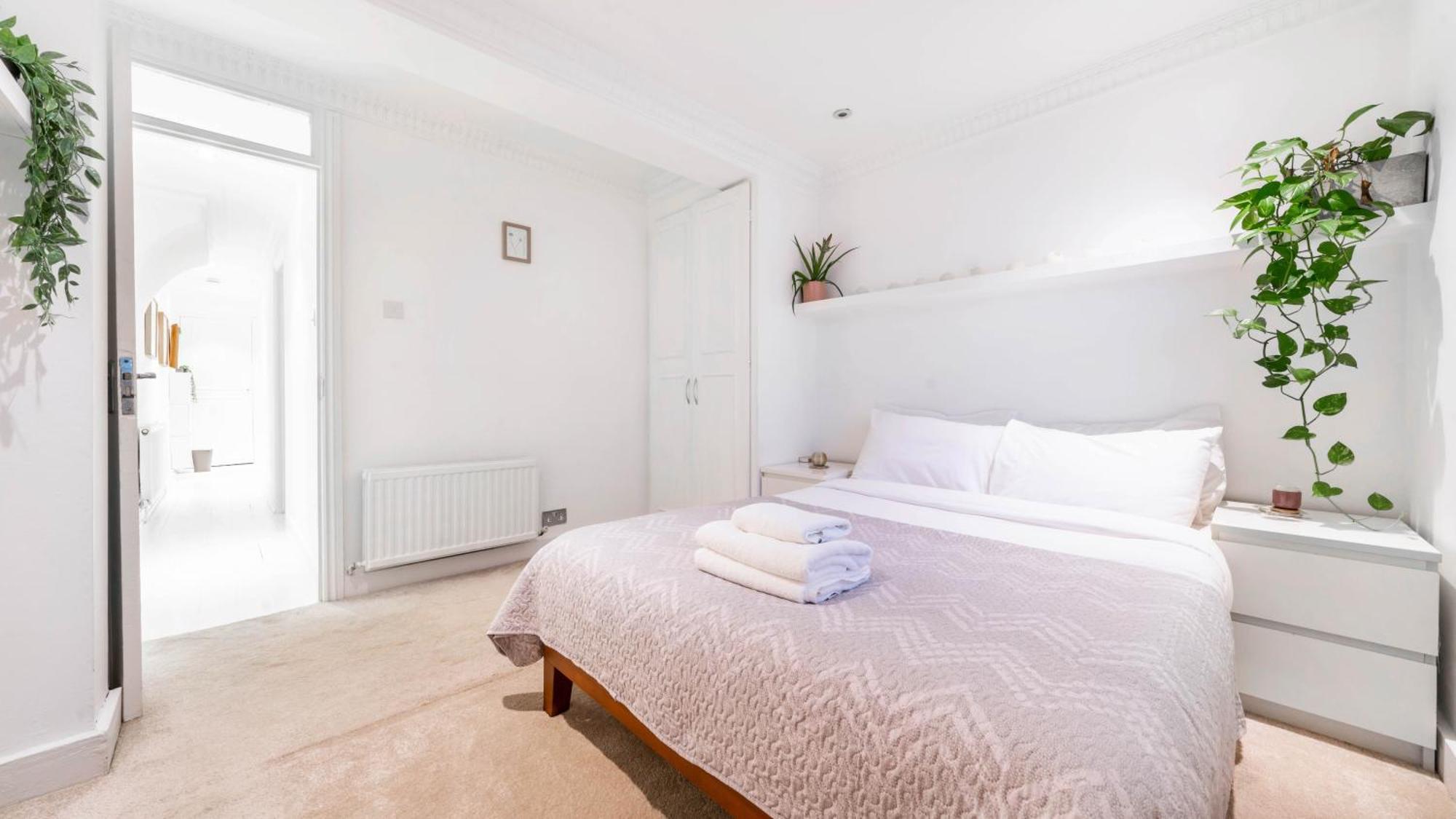Spacious 2-bed Ground Floor Flat With Private Garden Appartement *
