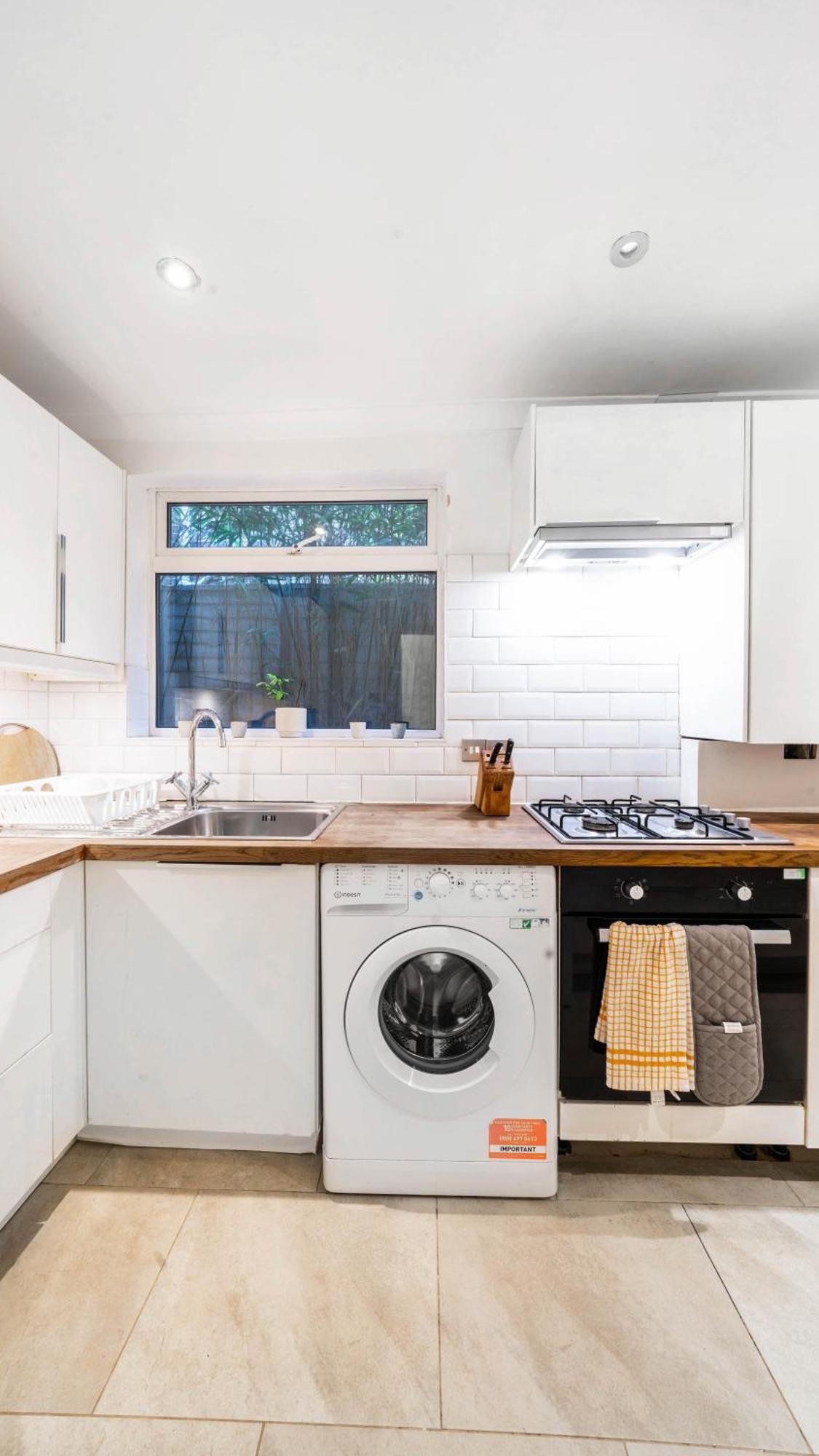 Appartement Spacious 2-bed Ground Floor Flat With Private Garden *