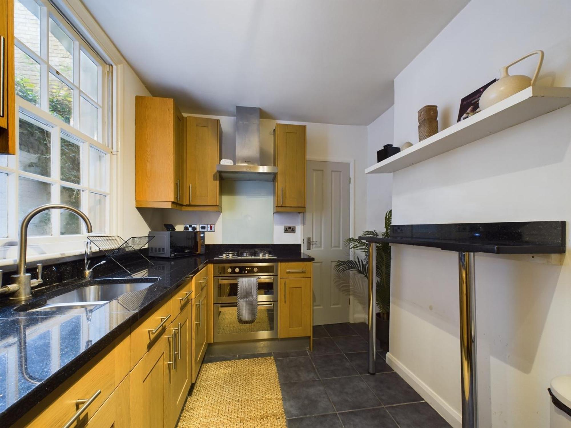 The Pimlico Place - 2bdr With Courtyard Apartment