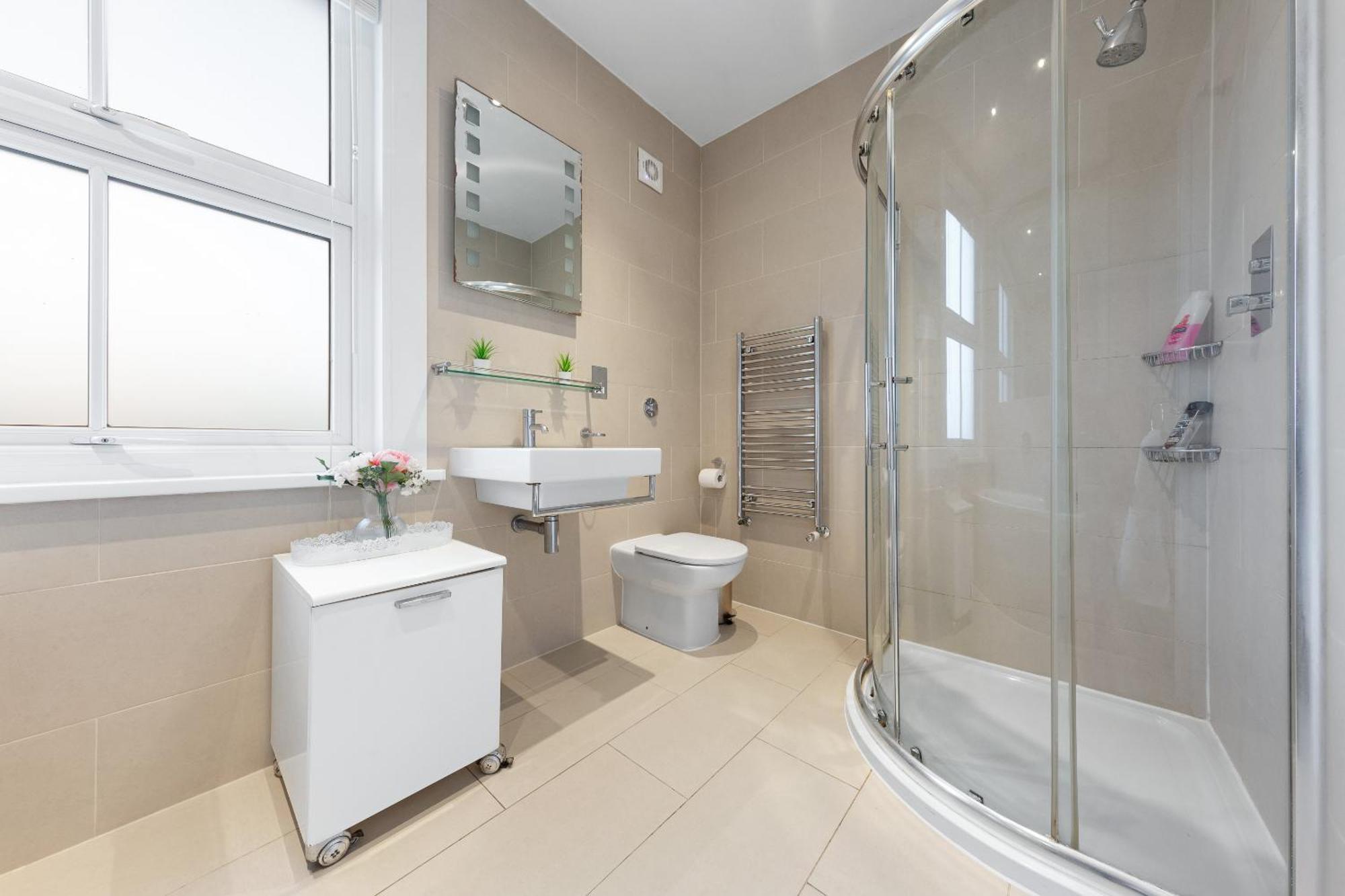 Luxury 4-bedroom Modern Flat In Steps From Station, Sleeps 9 In Style! Apartamento Londres