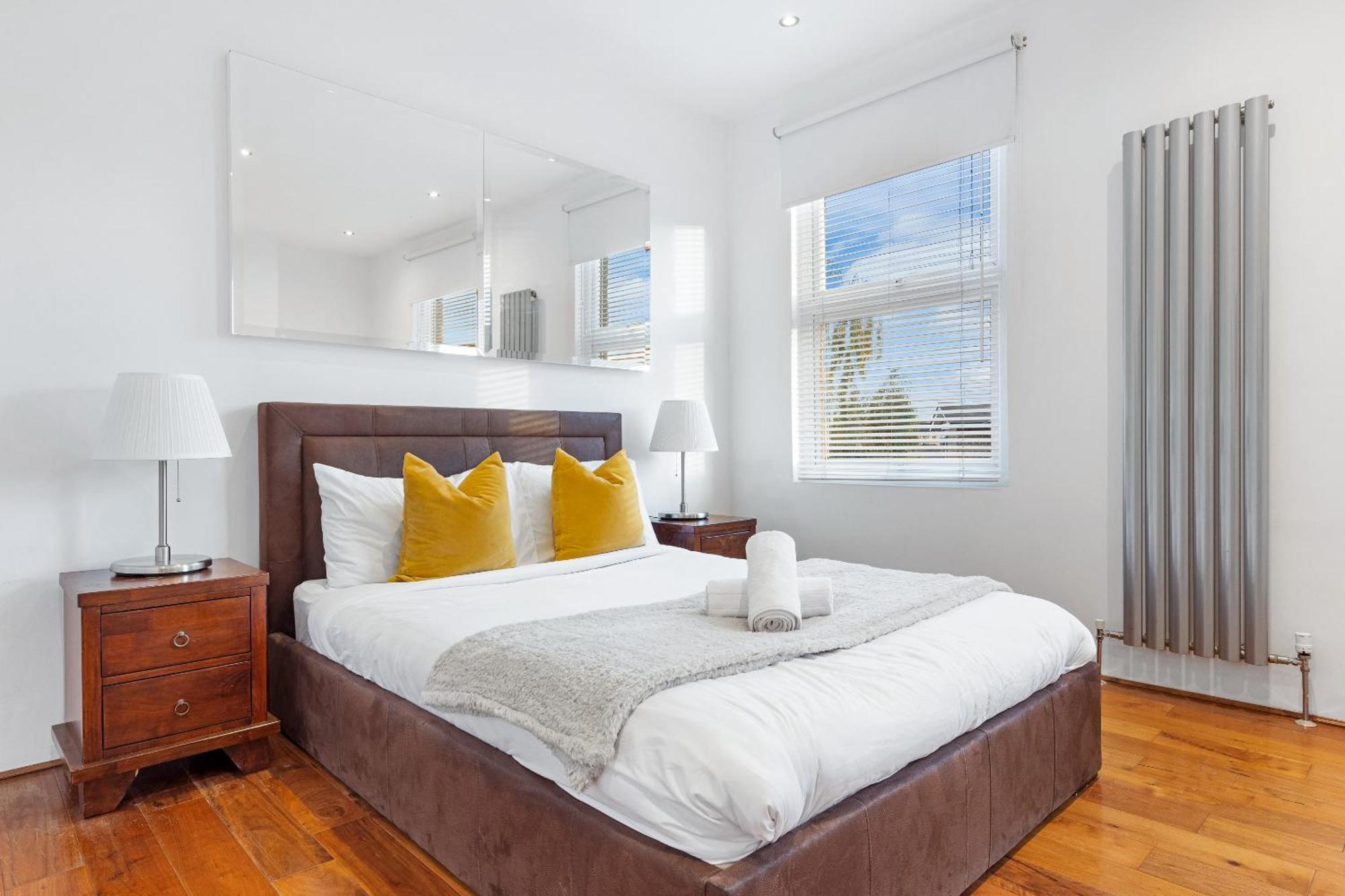 Luxury 4-bedroom Modern Flat In Steps From Station, Sleeps 9 In Style! Londres