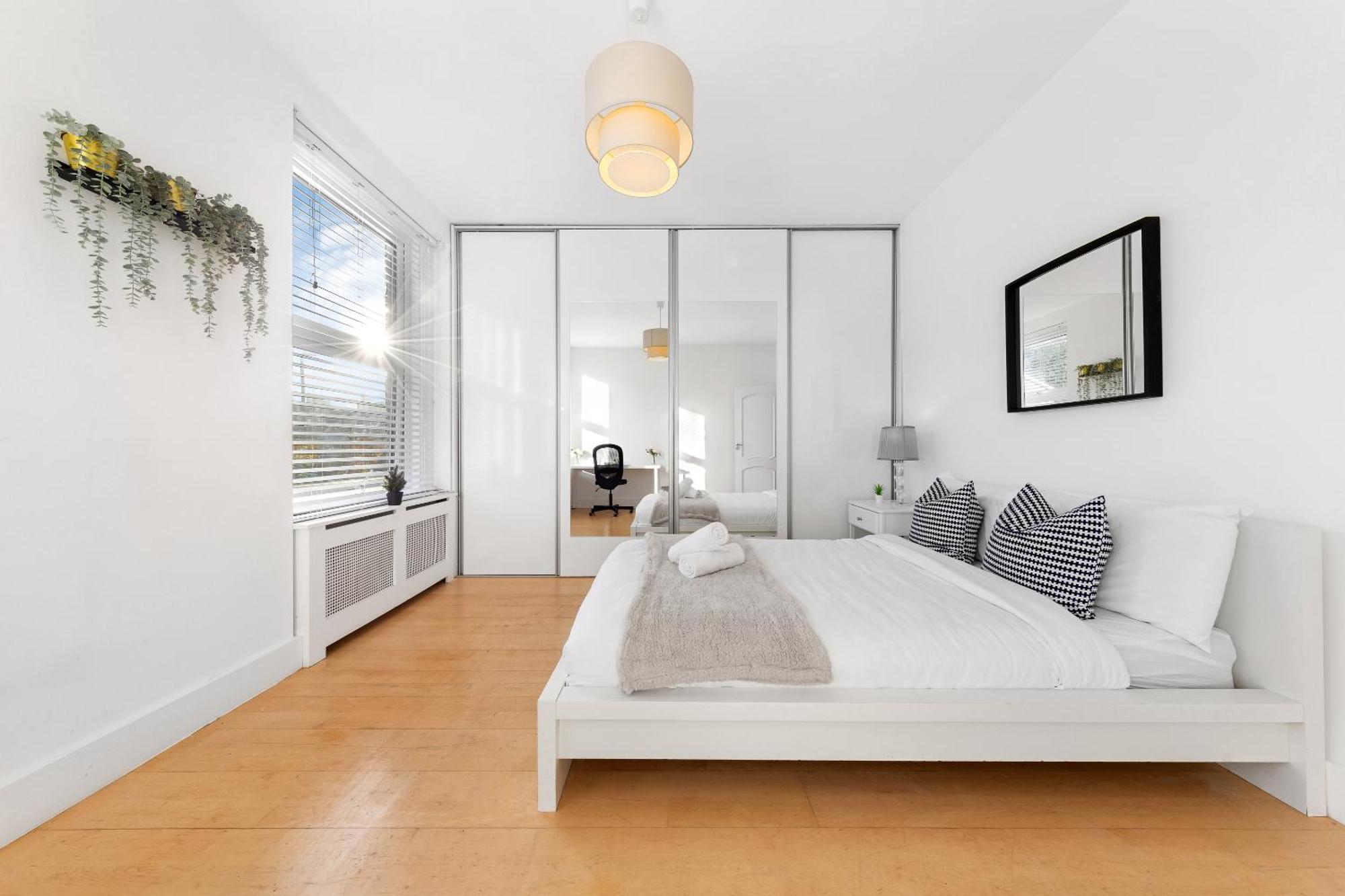 Luxury 4-bedroom Modern Flat In Steps From Station, Sleeps 9 In Style! Apartamento Londres