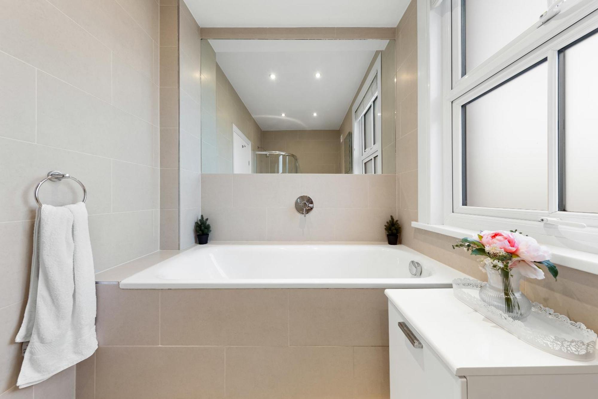Luxury 4-bedroom Modern Flat In Steps From Station, Sleeps 9 In Style! * Londres