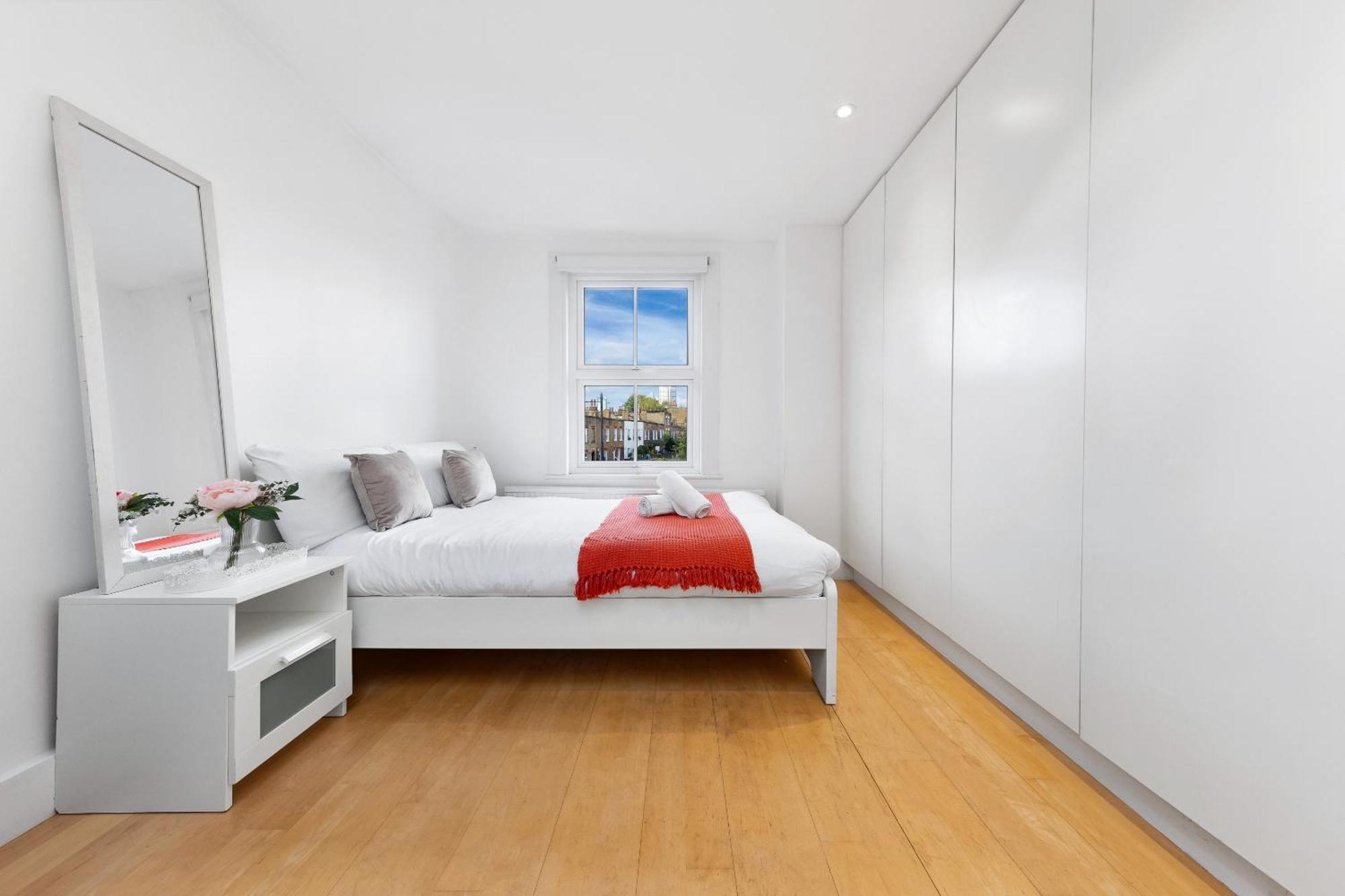 Apartamento Luxury 4-bedroom Modern Flat In Steps From Station, Sleeps 9 In Style! Londres