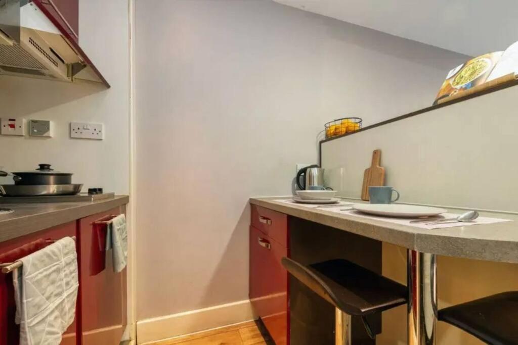 Student Only, Private In * Londres