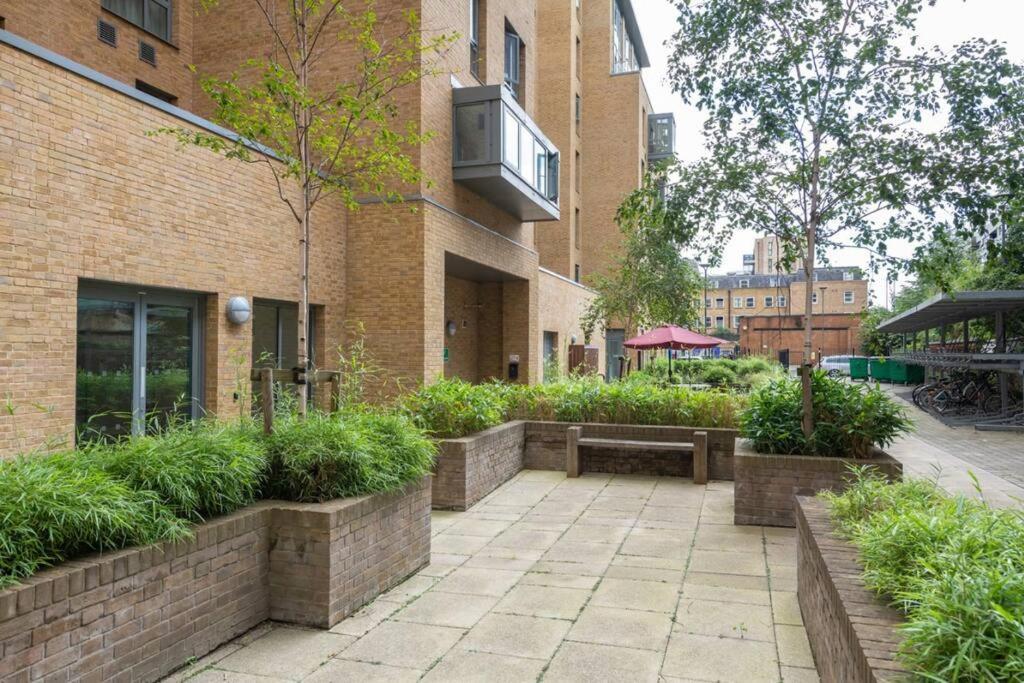 Student Only, Private In Londres