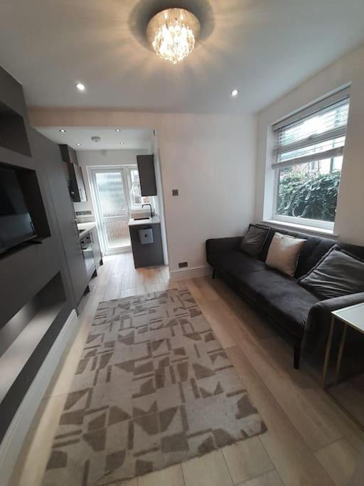 Cosy -2 Bed Appartement *