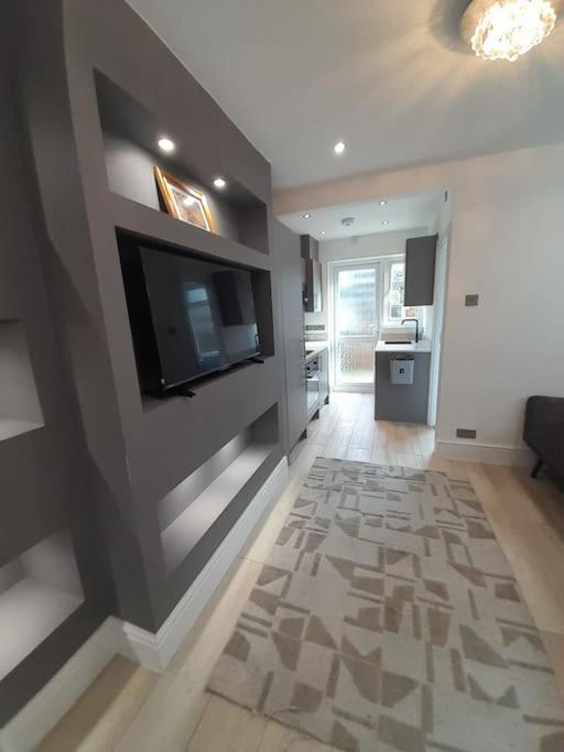 Cosy -2 Bed Appartement