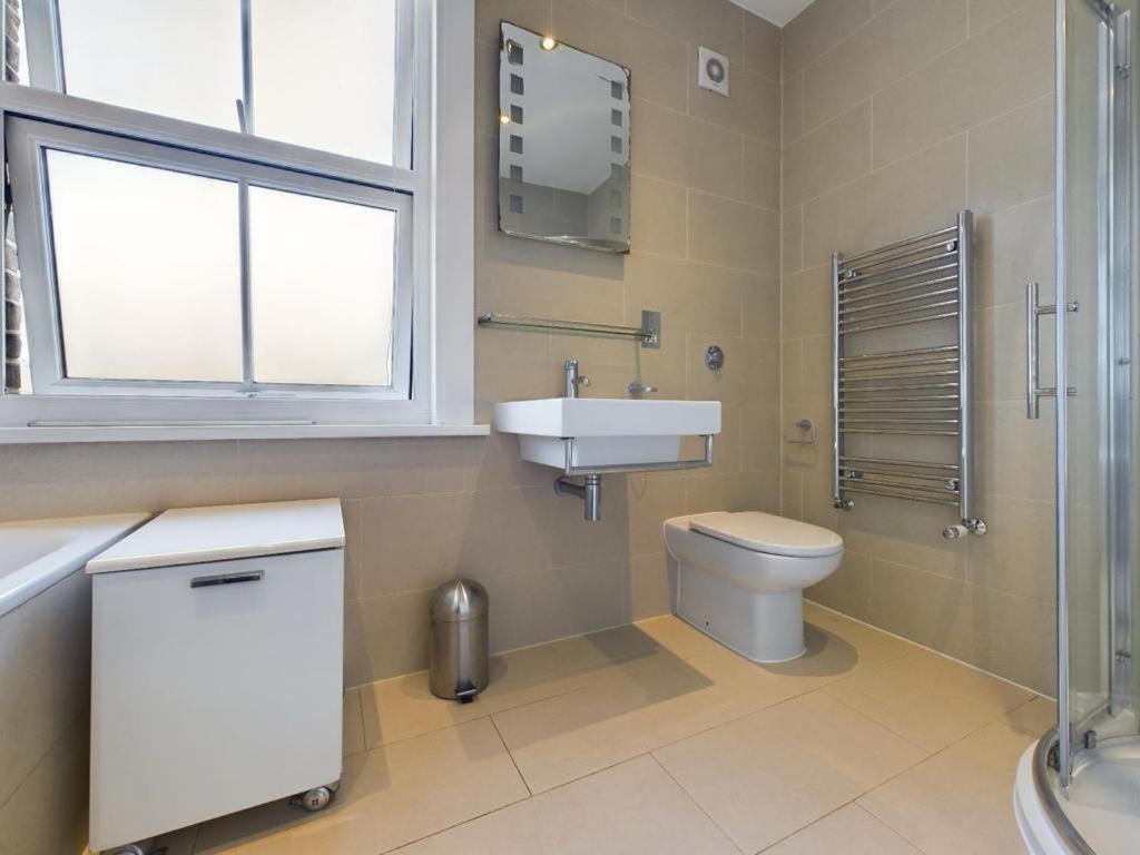 Luxury 4-bedroom Modern Flat In Steps From Station, Sleeps 9 In Style! Apartamento *