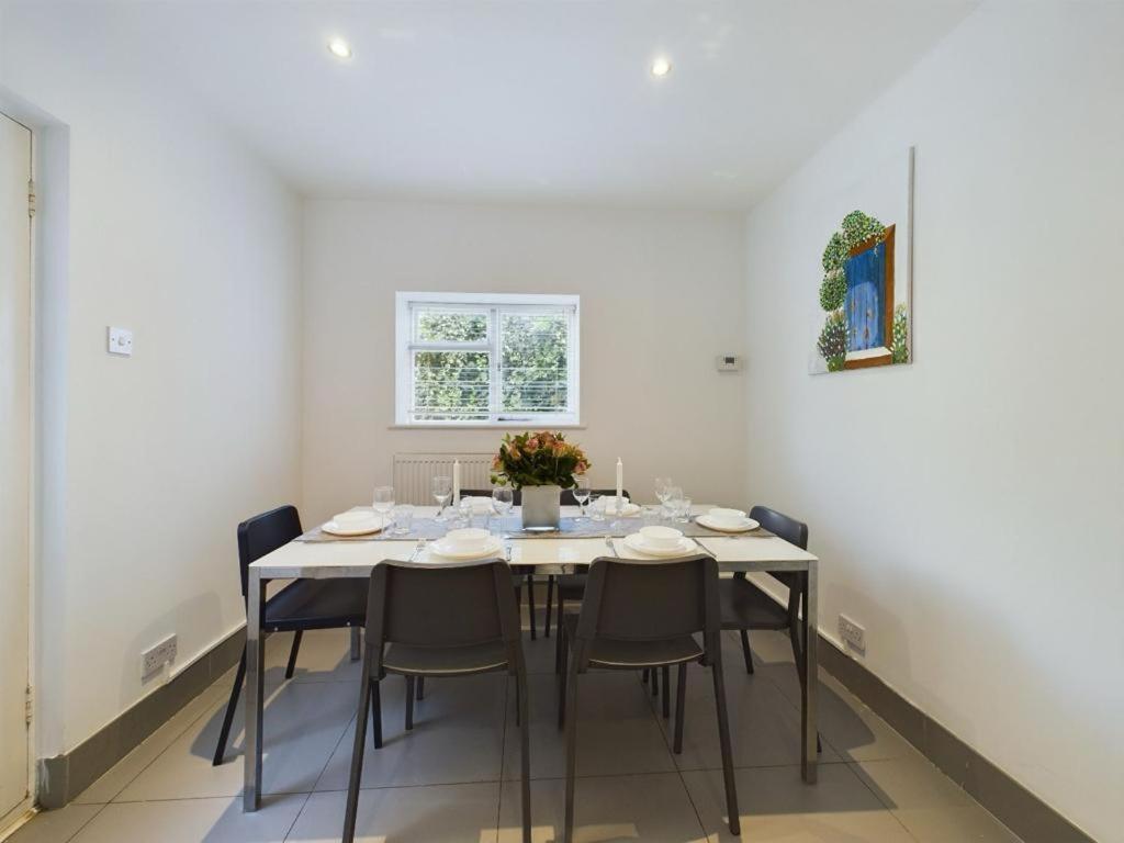 Apartamento Luxury 4-bedroom Modern Flat In Steps From Station, Sleeps 9 In Style! Londres