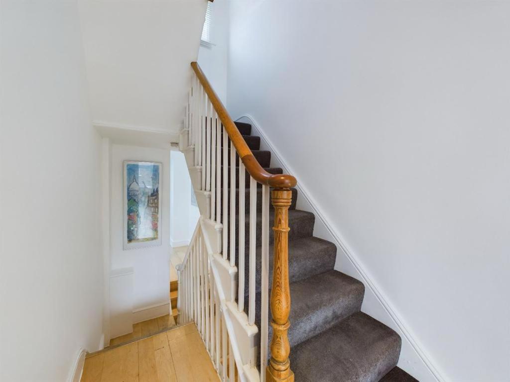 Luxury 4-bedroom Modern Flat In Steps From Station, Sleeps 9 In Style! Apartamento