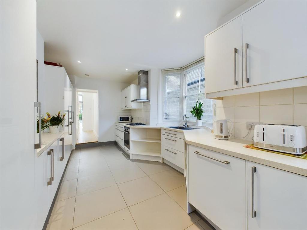 Apartamento Luxury 4-bedroom Modern Flat In Steps From Station, Sleeps 9 In Style!