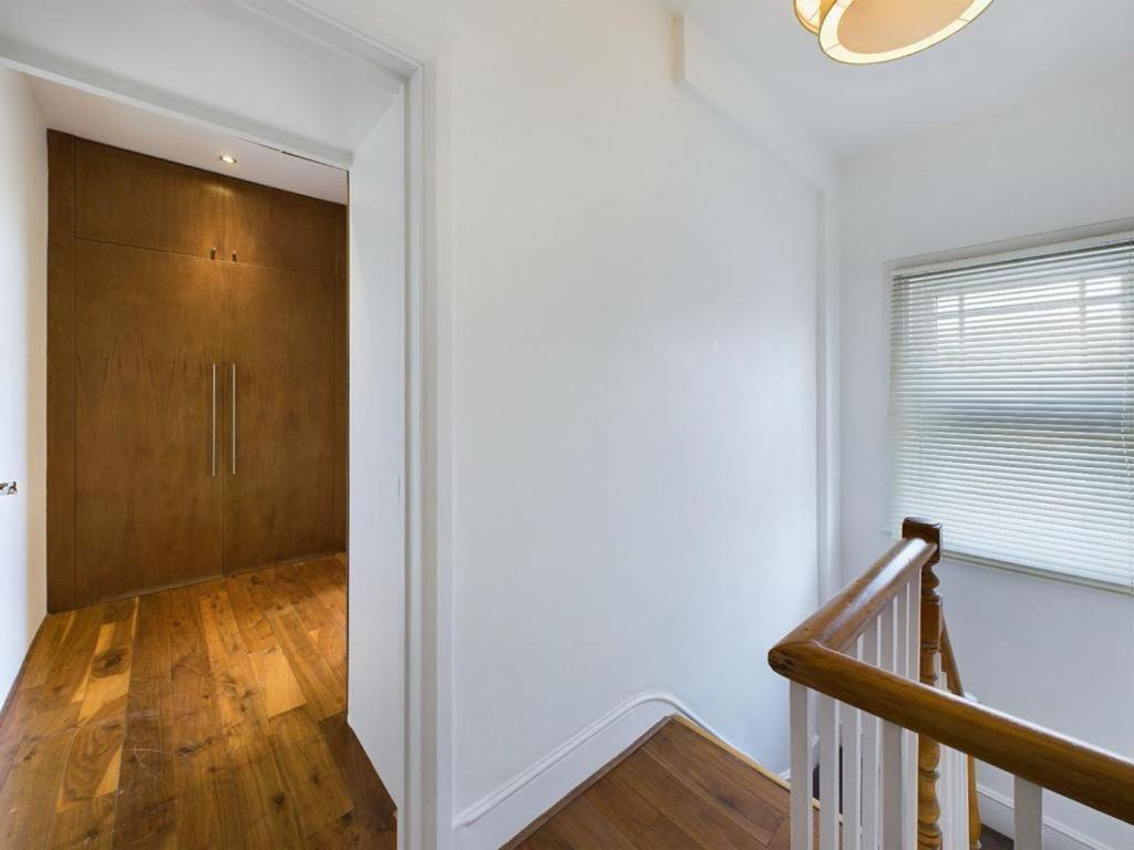 Luxury 4-bedroom Modern Flat In Steps From Station, Sleeps 9 In Style! Apartamento *