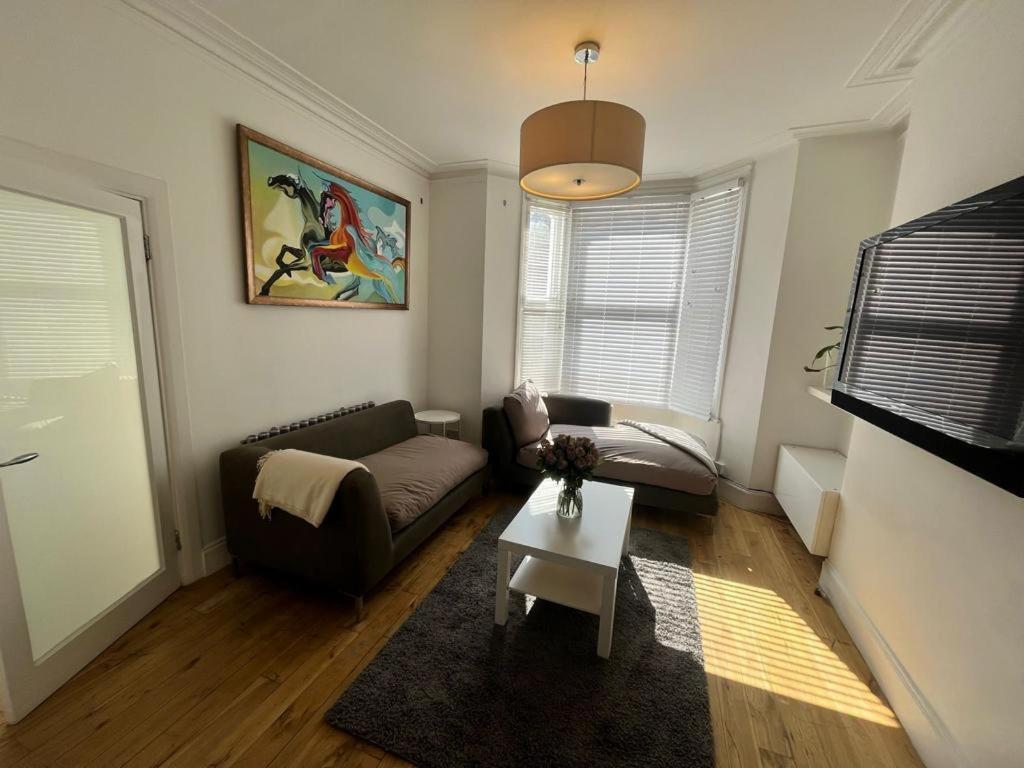Luxury 4-bedroom Modern Flat In Steps From Station, Sleeps 9 In Style! * Londres