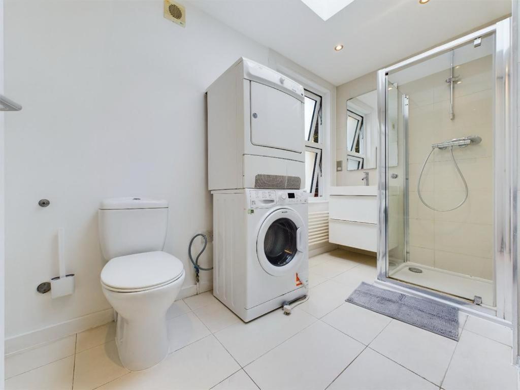 Luxury 4-bedroom Modern Flat In Steps From Station, Sleeps 9 In Style! Apartamento