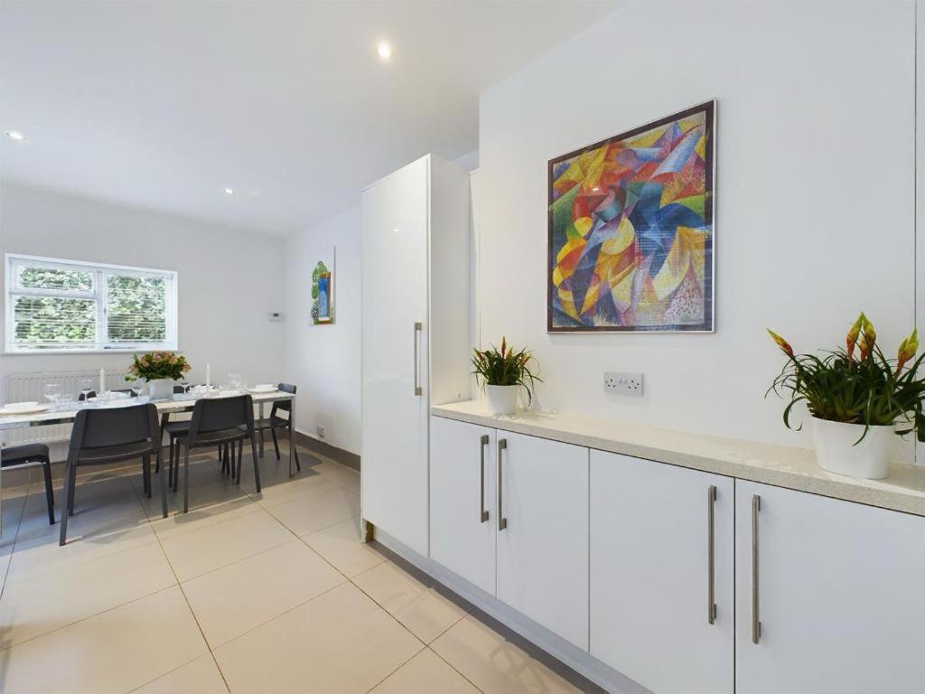 Luxury 4-bedroom Modern Flat In Steps From Station, Sleeps 9 In Style! Apartamento Londres