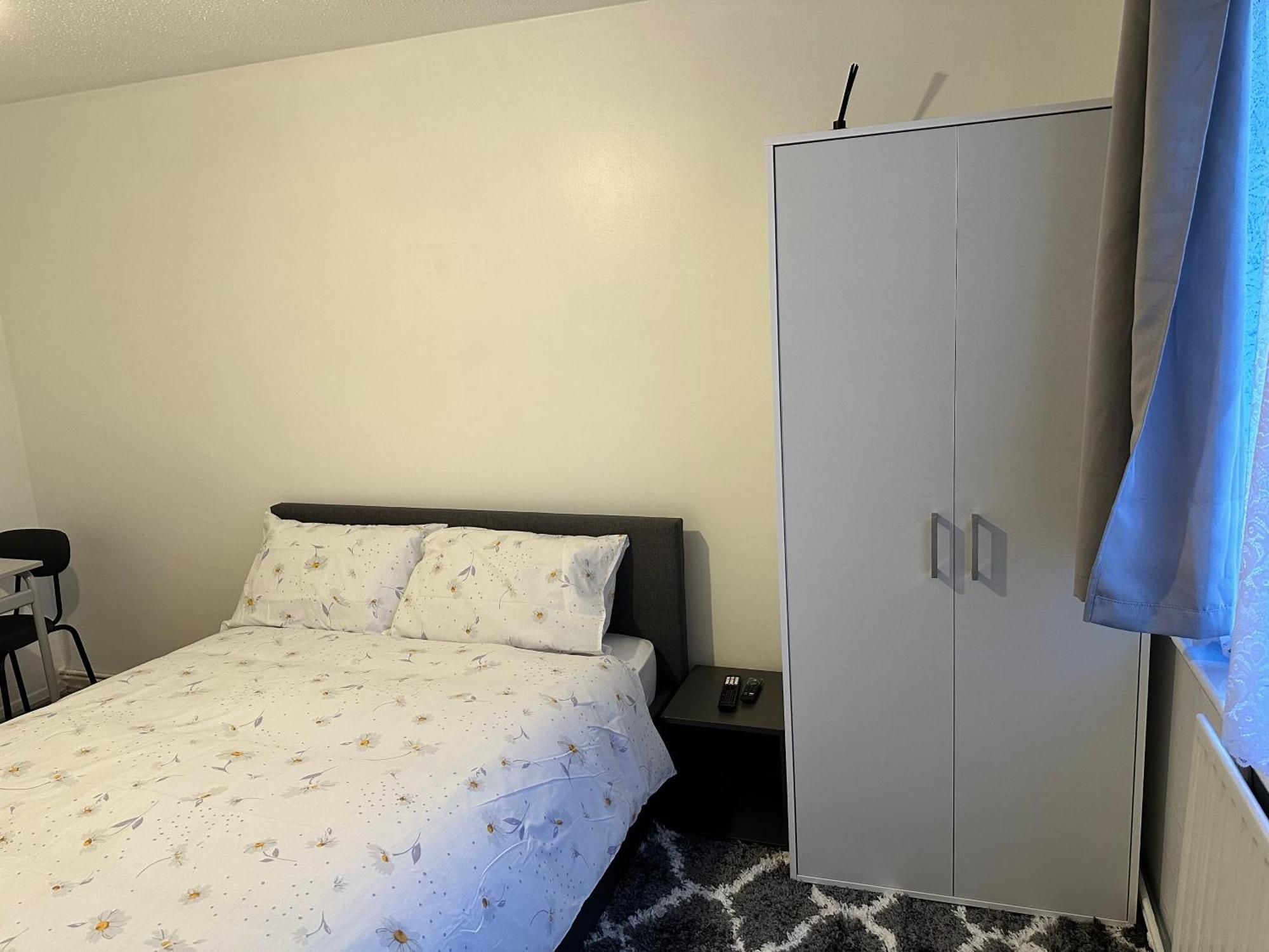 Family Homes - Celandine Guest house London