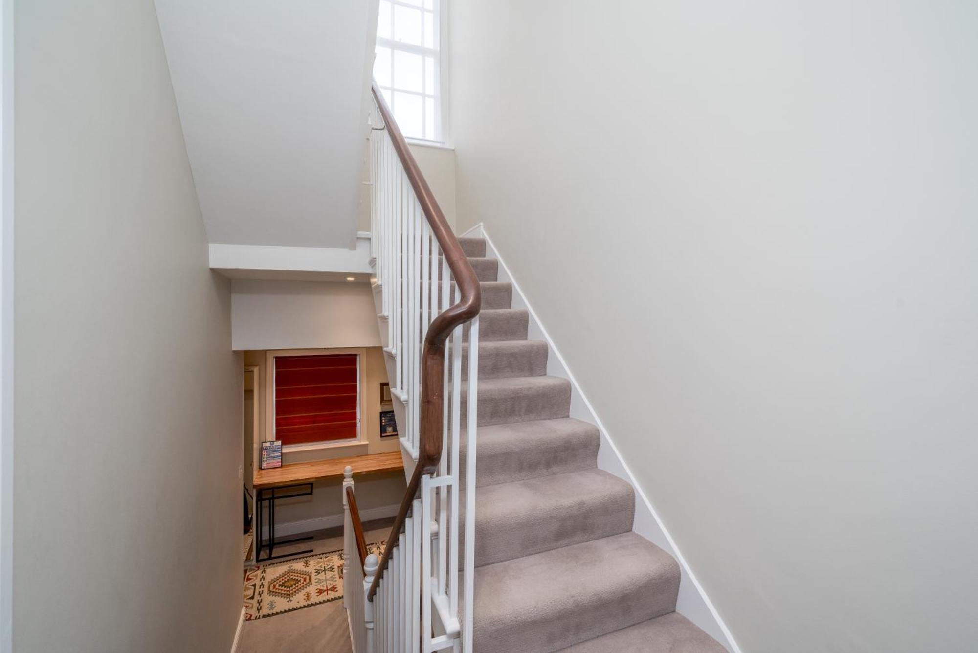 Spacious Flat Near Victoria And Warwick Square Appartement