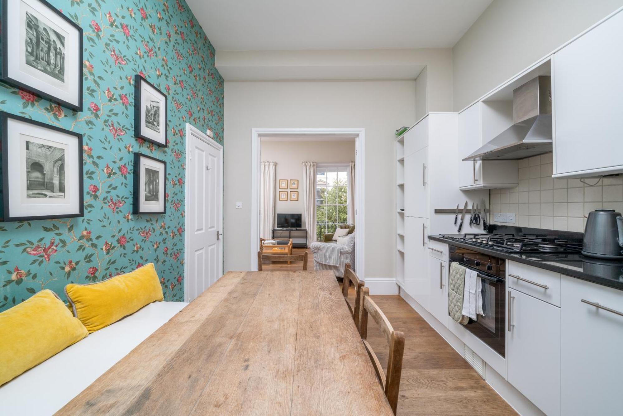 Spacious Flat Near Victoria And Warwick Square * Londen
