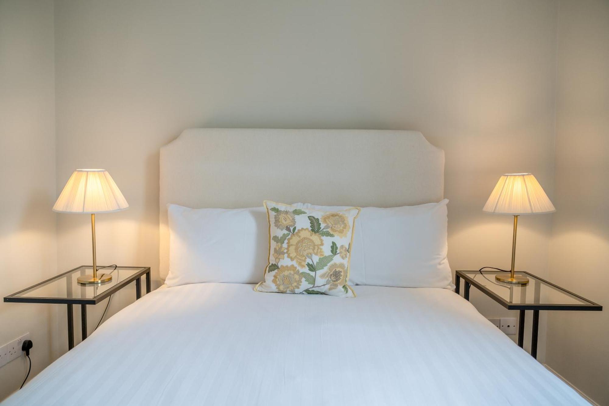 Spacious Flat Near Victoria And Warwick Square Appartement *